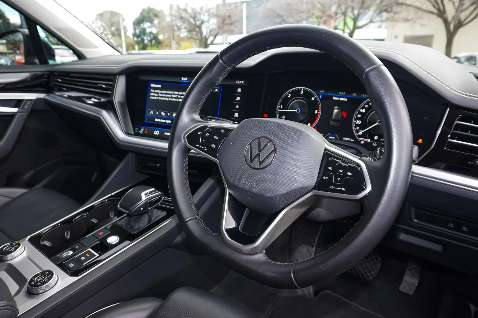 2022 Volkswagen Touareg Gallery Image 6