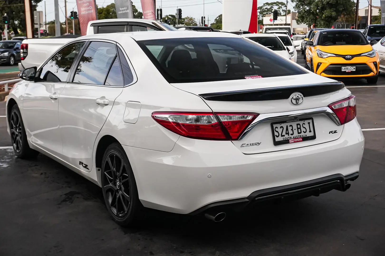 2017 Toyota Camry Gallery Image 3