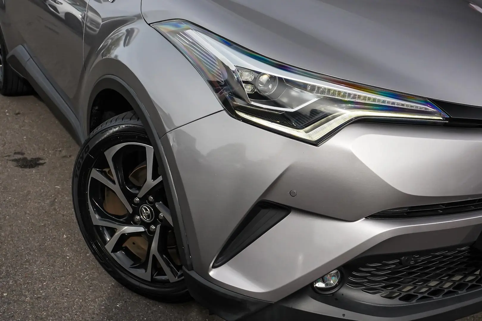 2017 Toyota C-HR Gallery Image 12