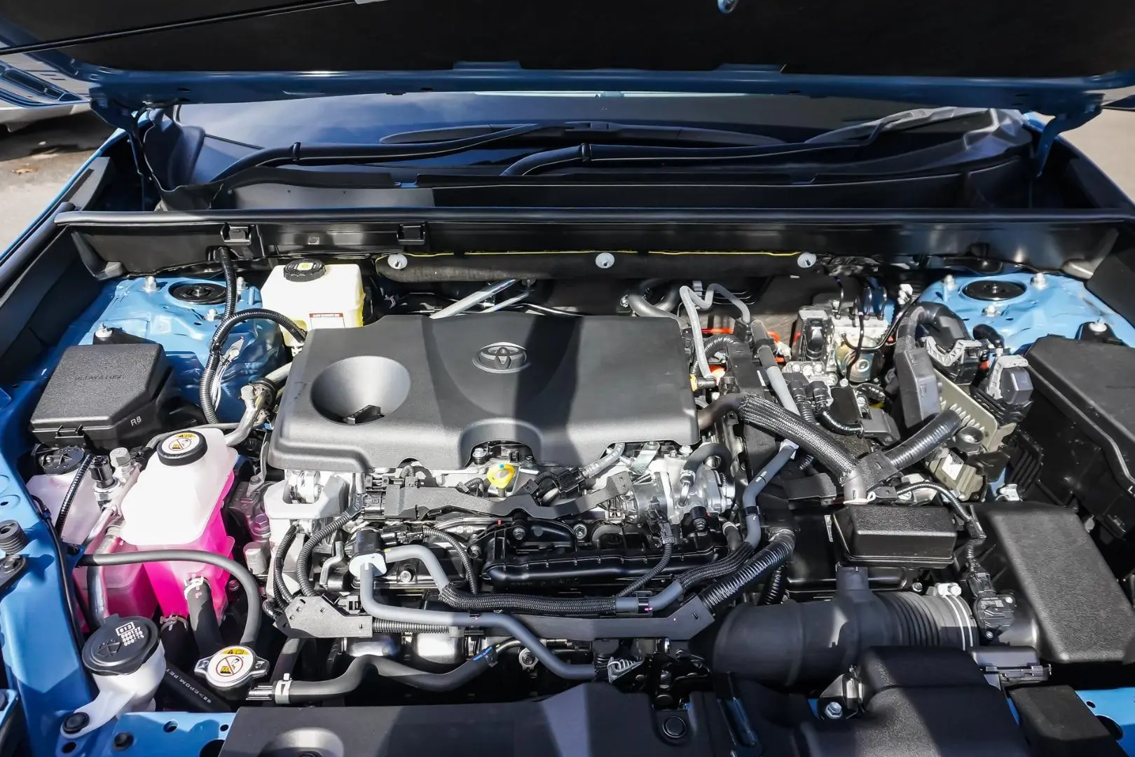2025 Toyota RAV4 Gallery Image 26