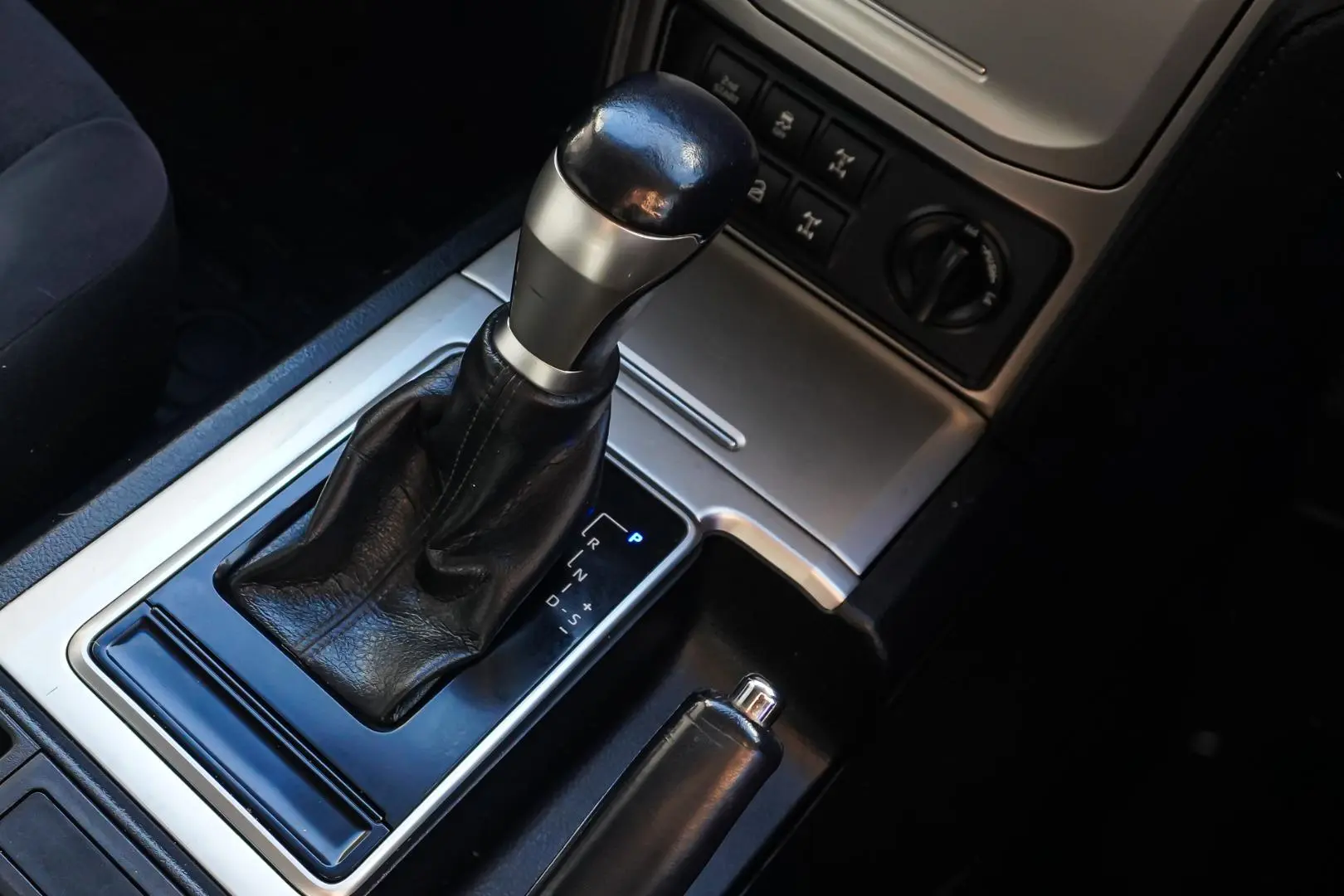 2017 Toyota Landcruiser Prado Gallery Image 18