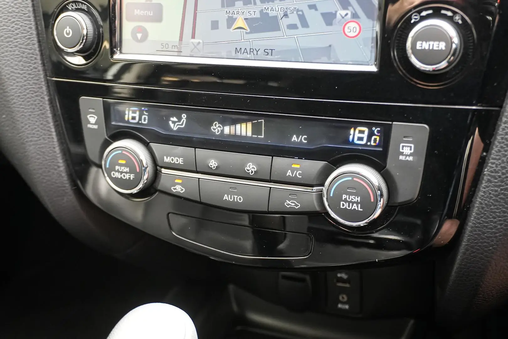 2017 Nissan X-TRAIL Gallery Image 23