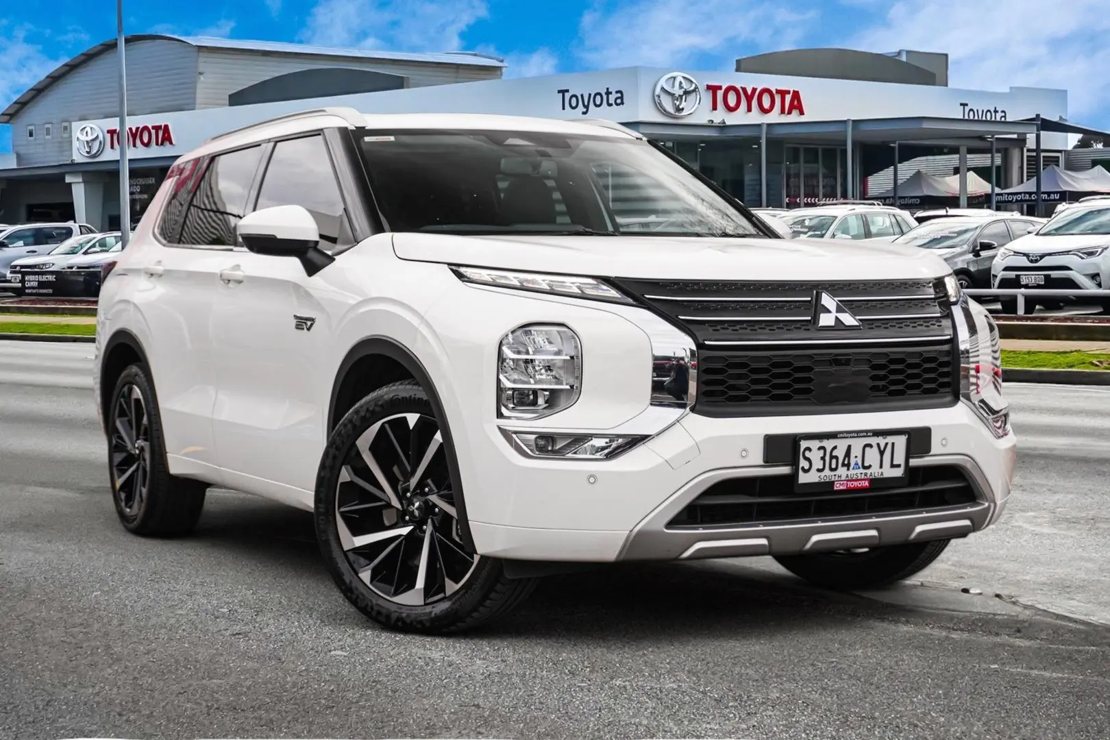 2023 Mitsubishi Outlander Image