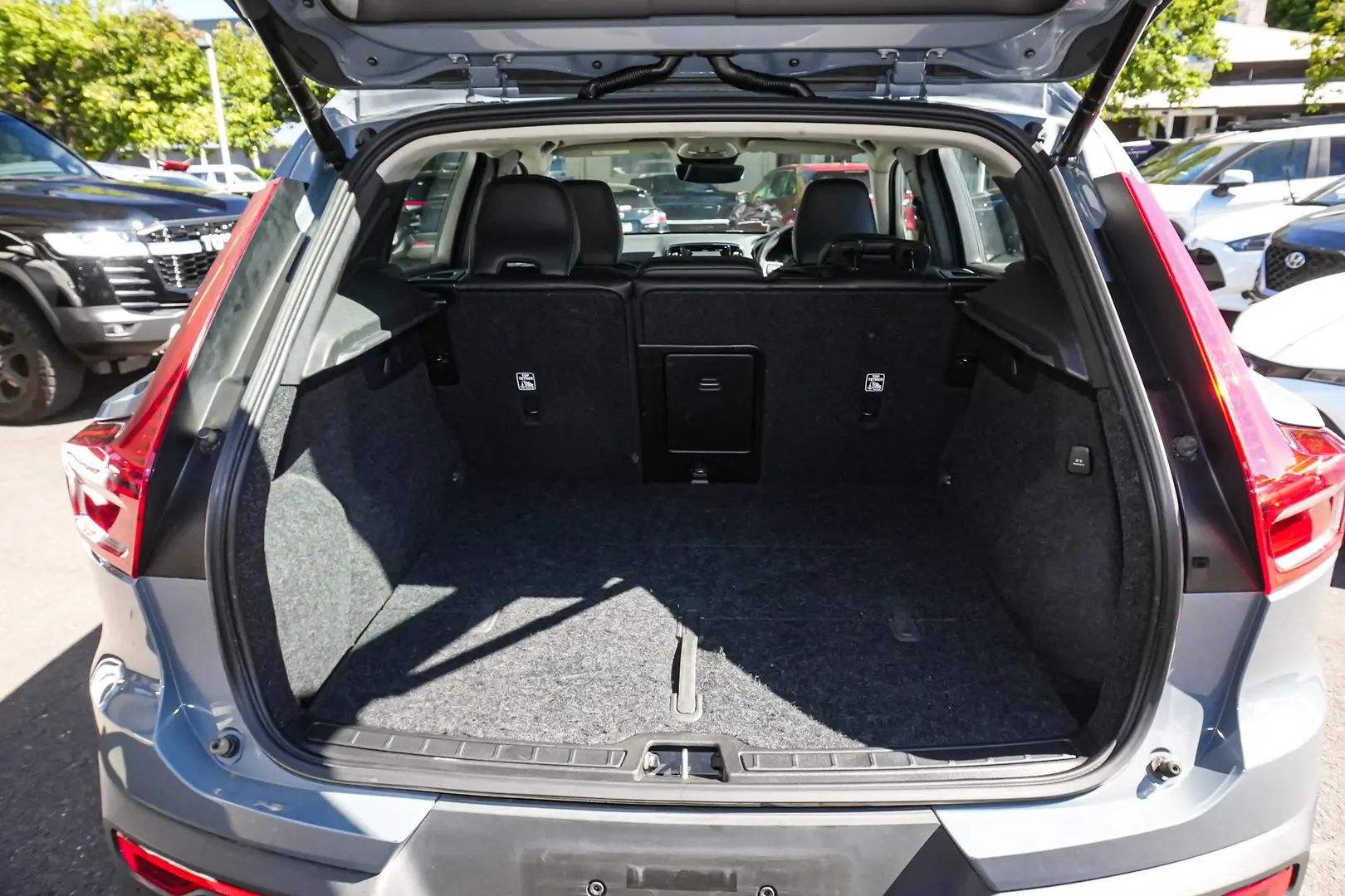 2023 Volvo XC40 Gallery Image 13