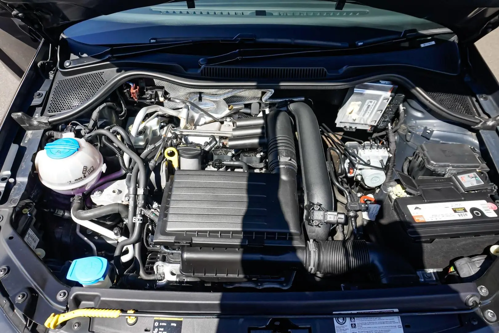 2015 Volkswagen Polo Gallery Image 25