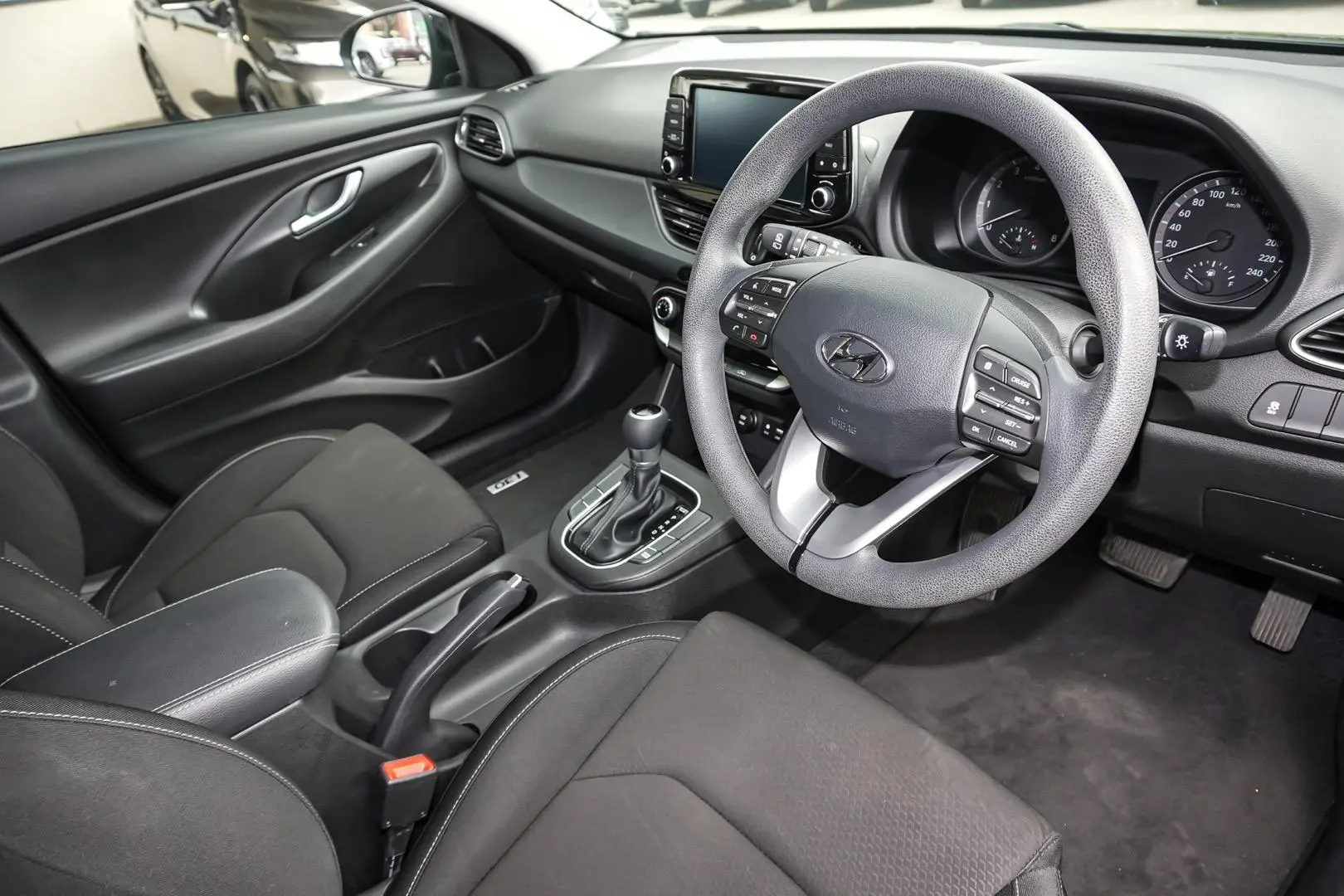 2017 Hyundai i30 Gallery Image 7