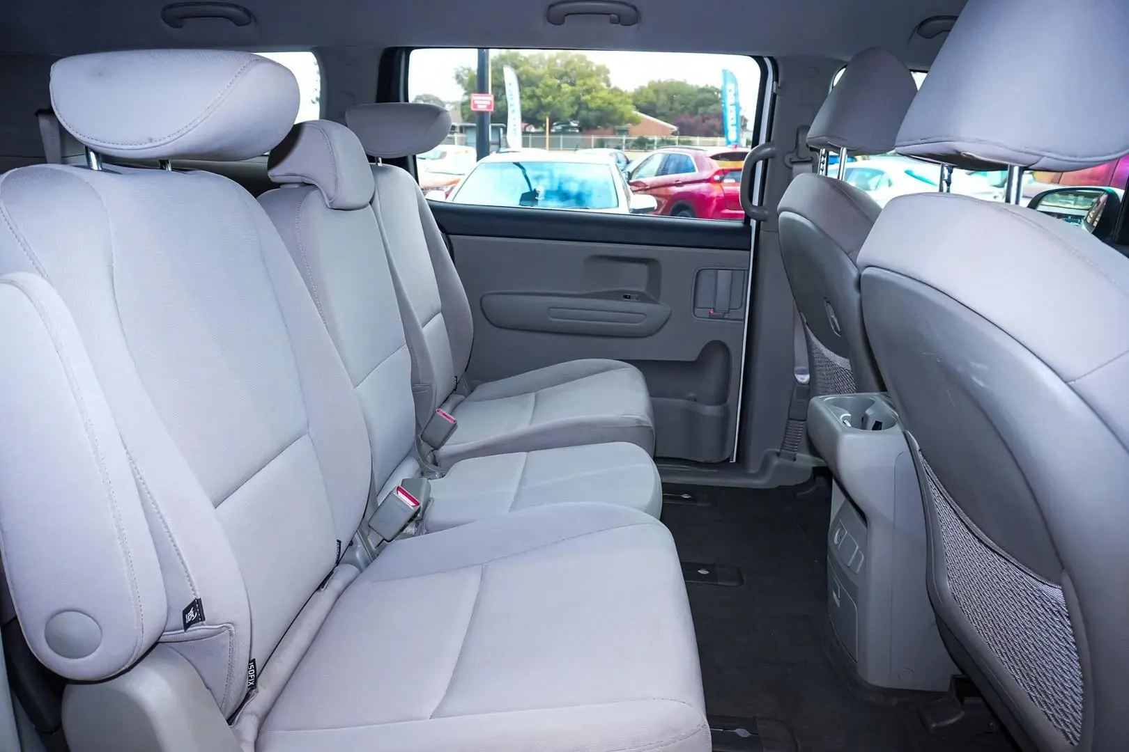 2018 Kia Carnival Gallery Image 9