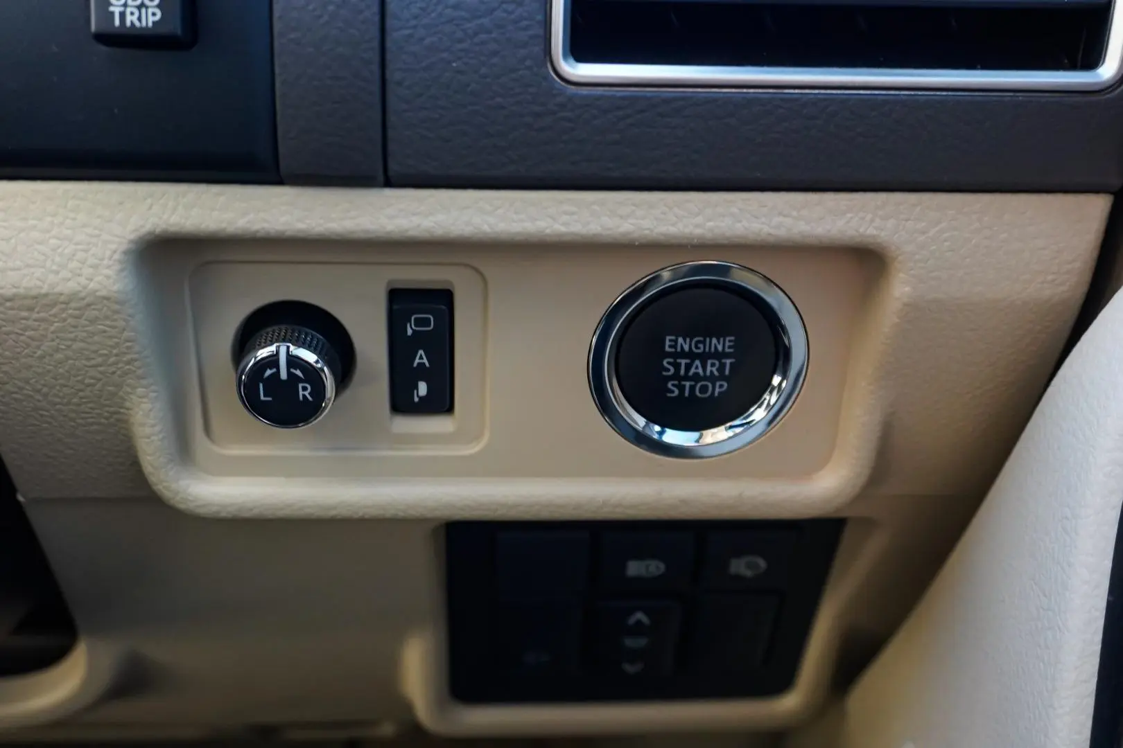 2022 Toyota Landcruiser Prado Gallery Image 23