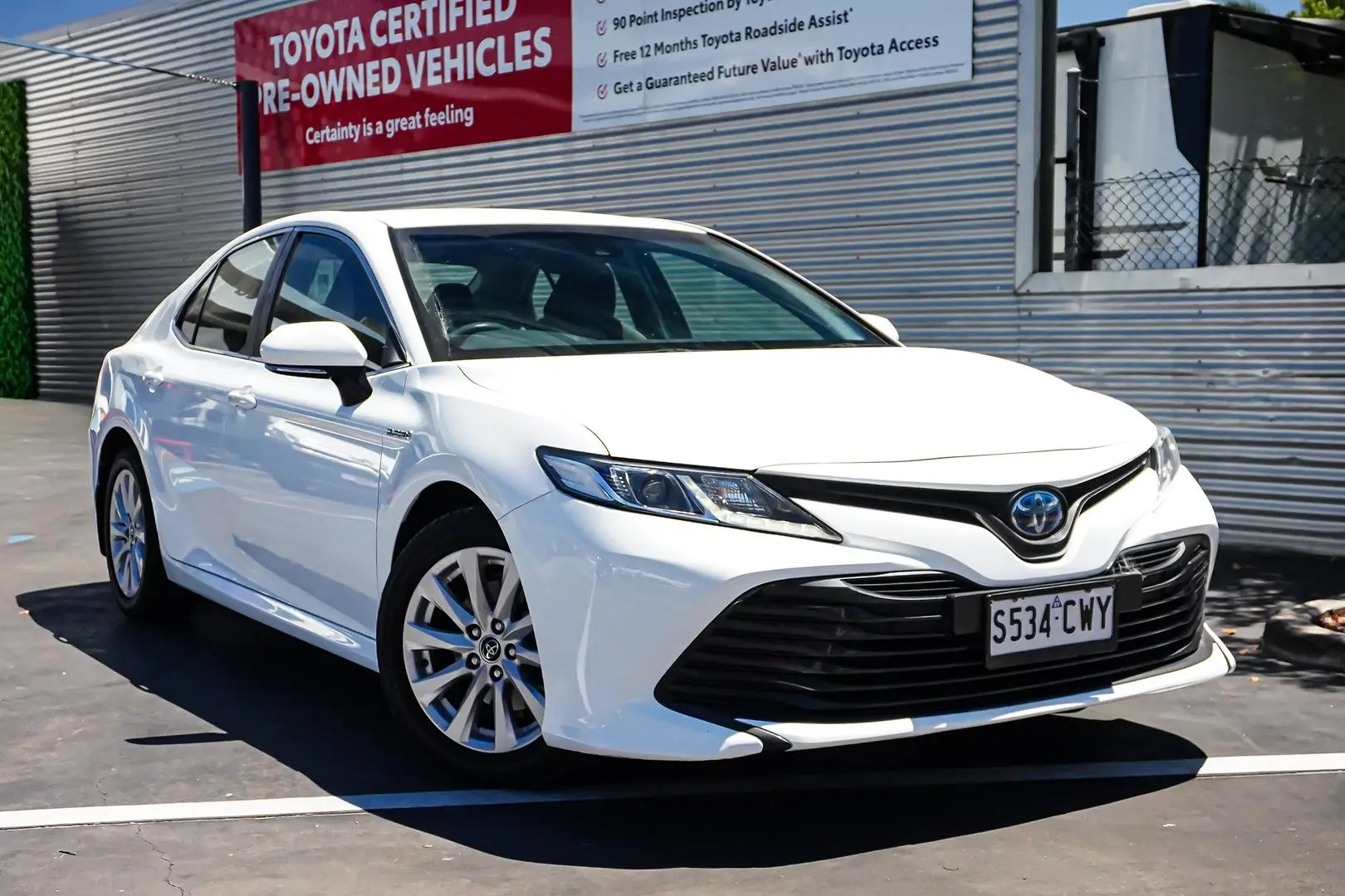 2019 Toyota Camry Gallery Image 2