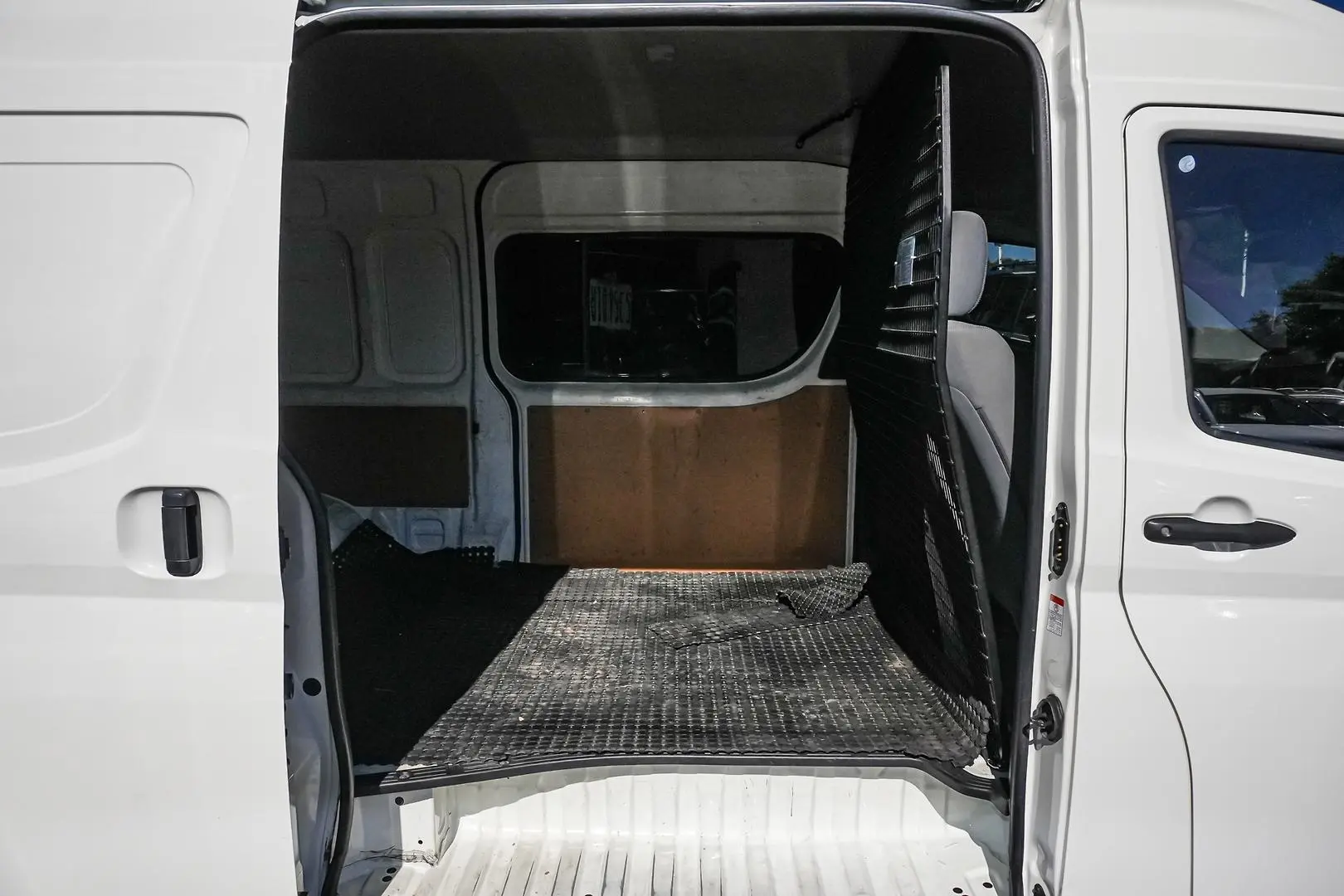 2022 Toyota Hiace Gallery Image 8