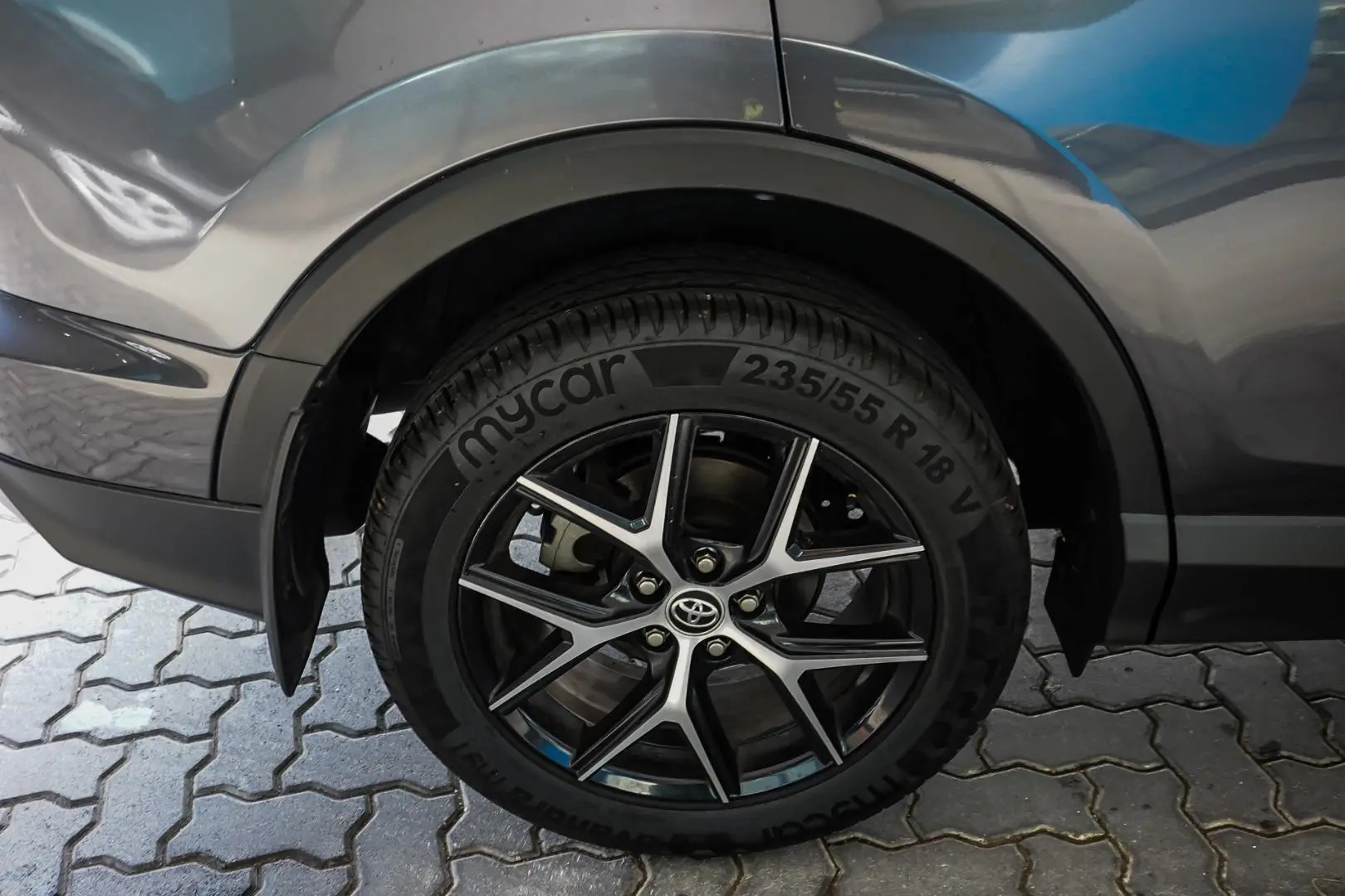 2018 Toyota RAV4 Gallery Image 19