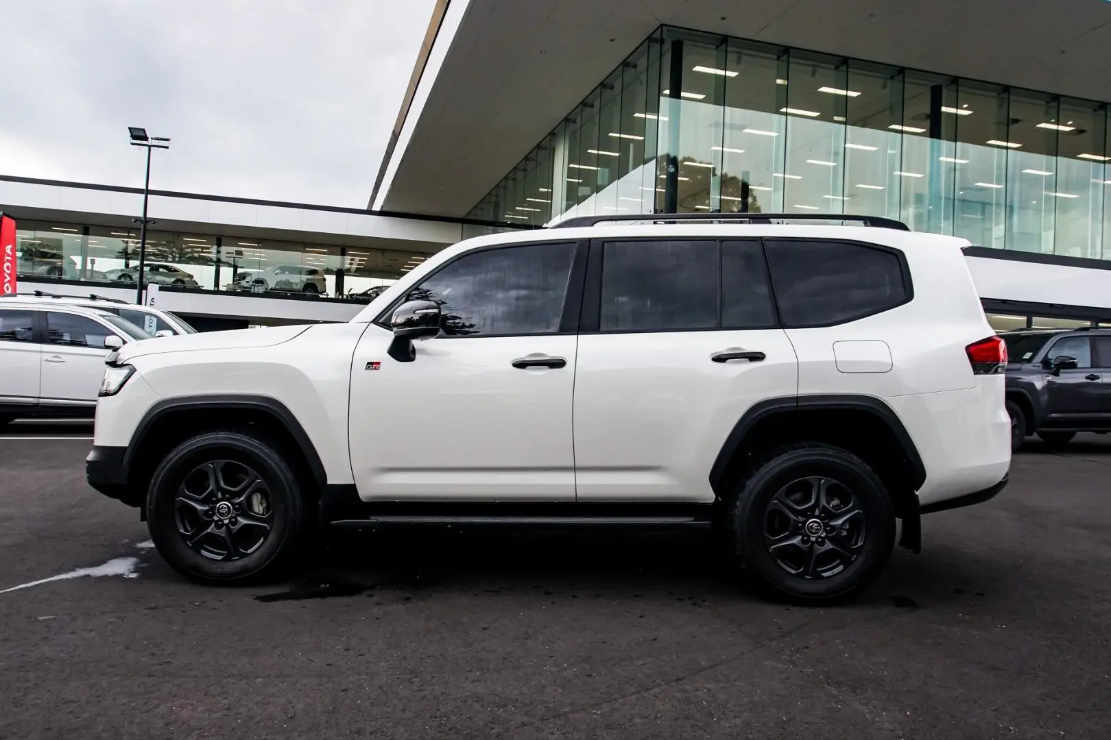 2022 Toyota Landcruiser Image 3