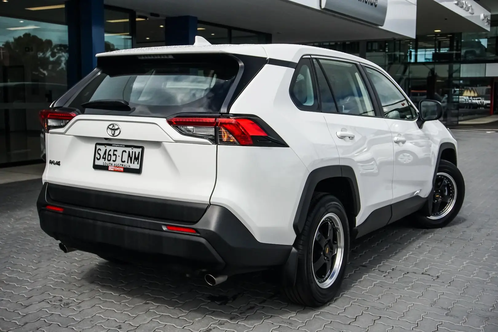 2019 Toyota Rav4 Gallery Image 2