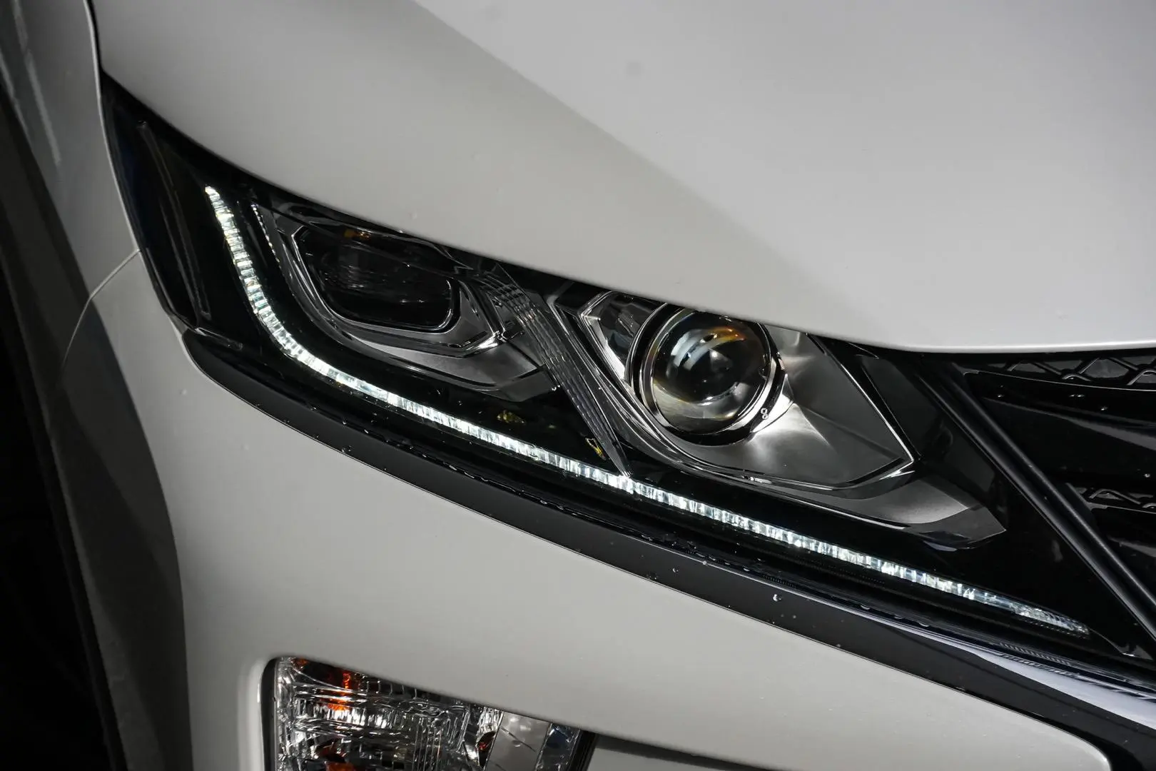 2020 Mitsubishi Eclipse Cross Gallery Image 12