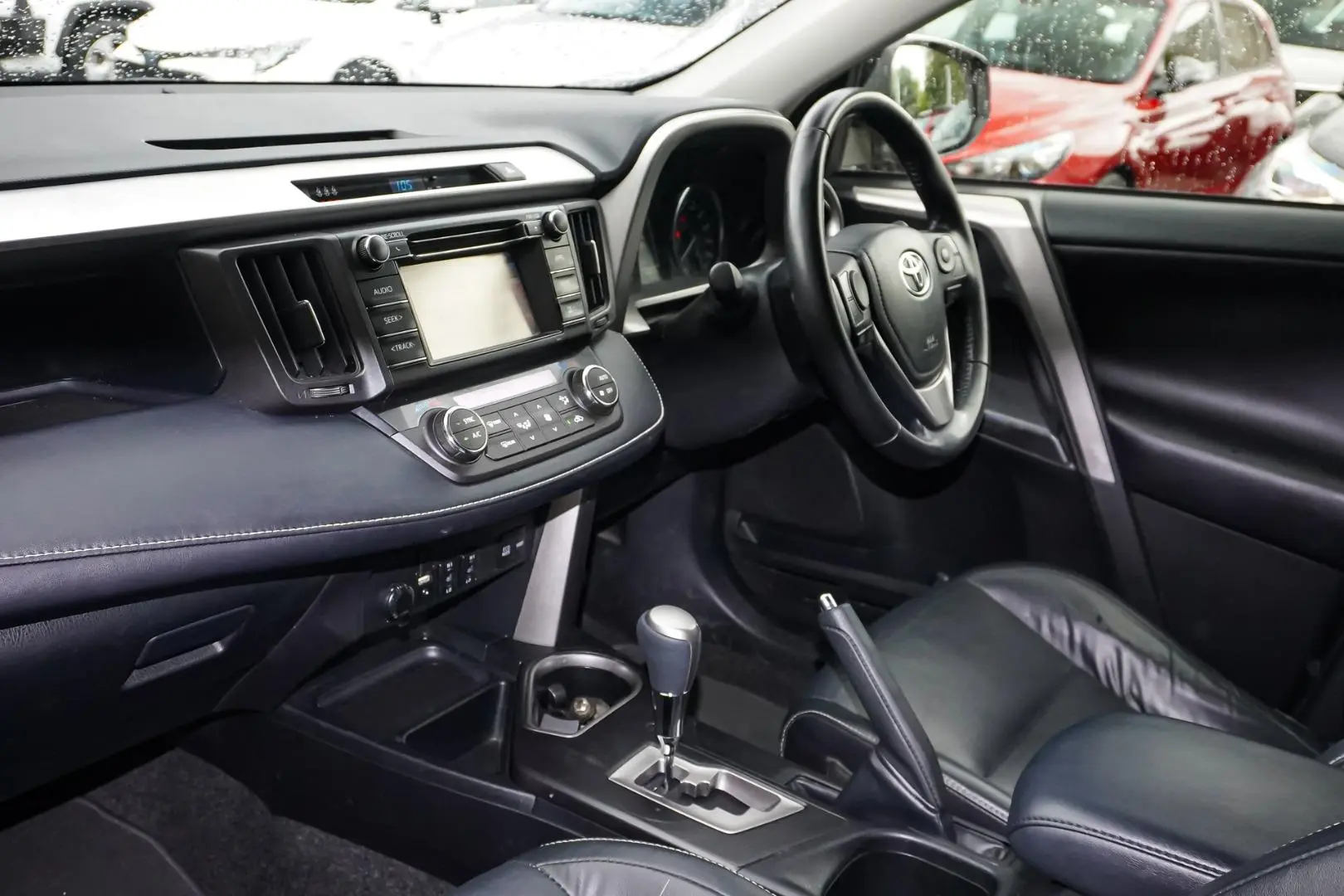 2018 Toyota RAV4 Gallery Image 11