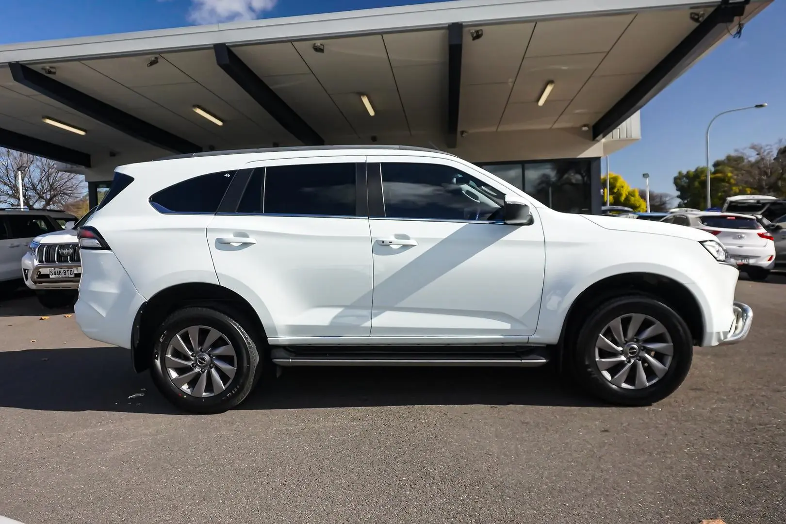 2021 Isuzu MU-X Gallery Image 4