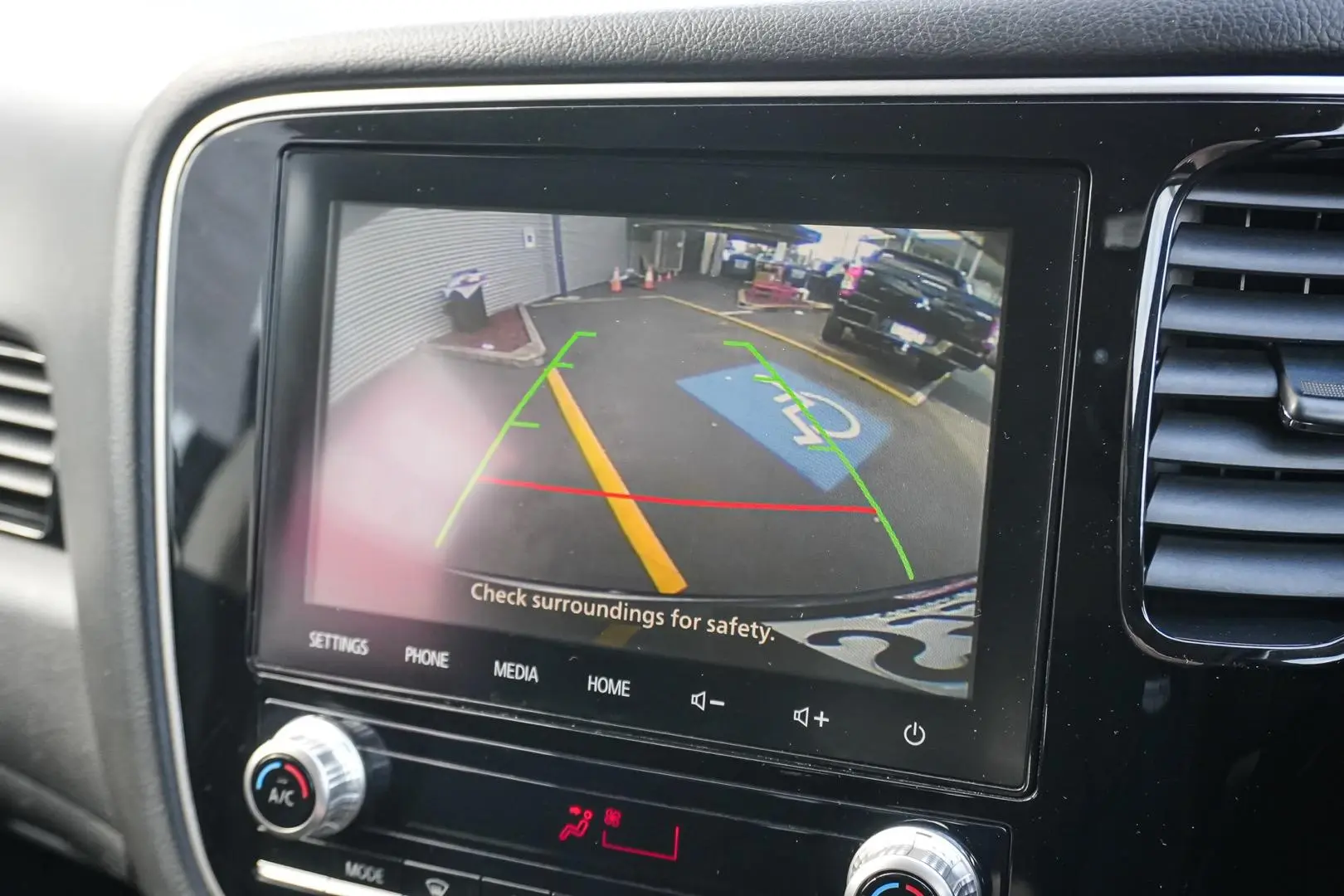 2021 Mitsubishi Outlander Gallery Image 22