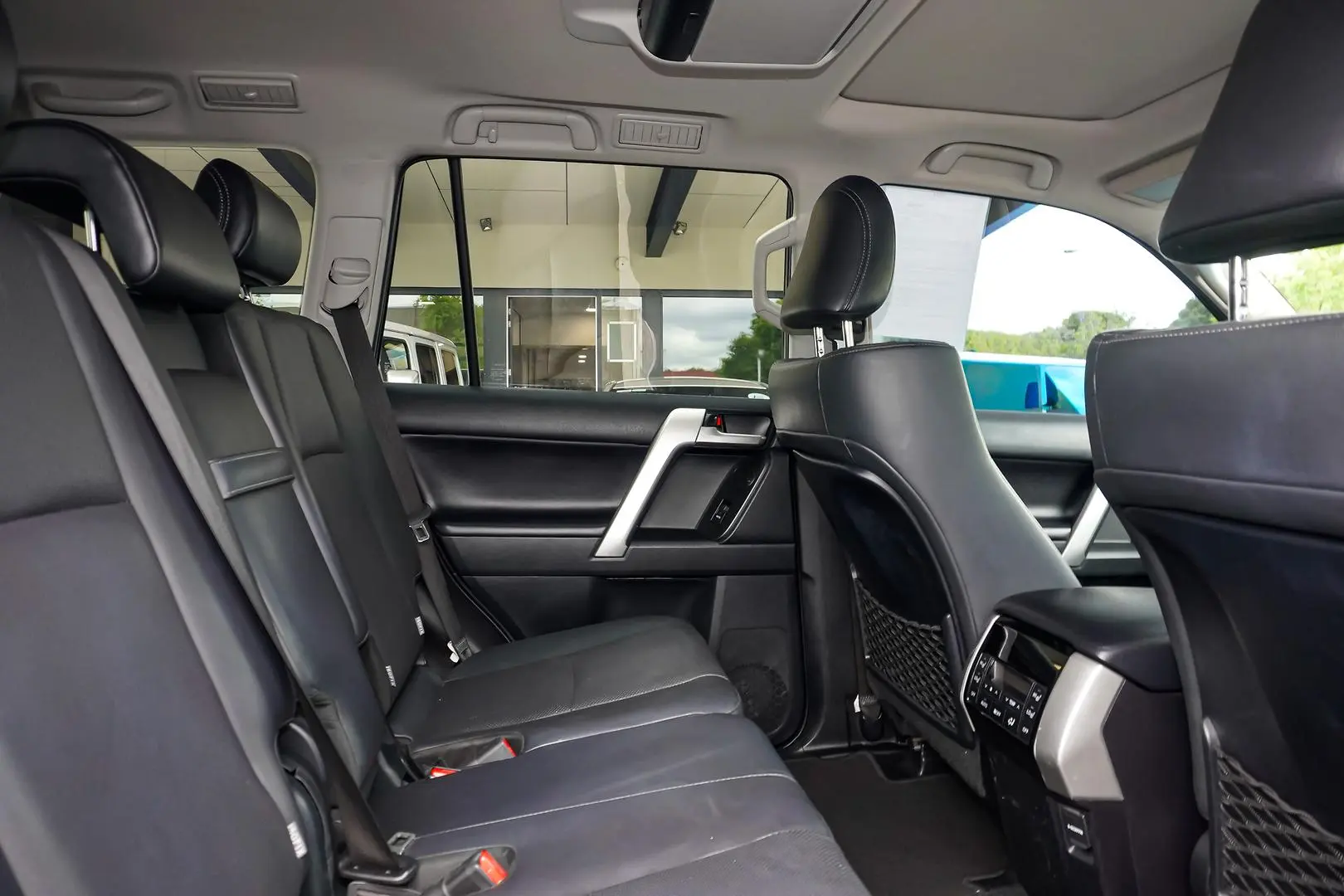 2022 Toyota Landcruiser Prado Gallery Image 8