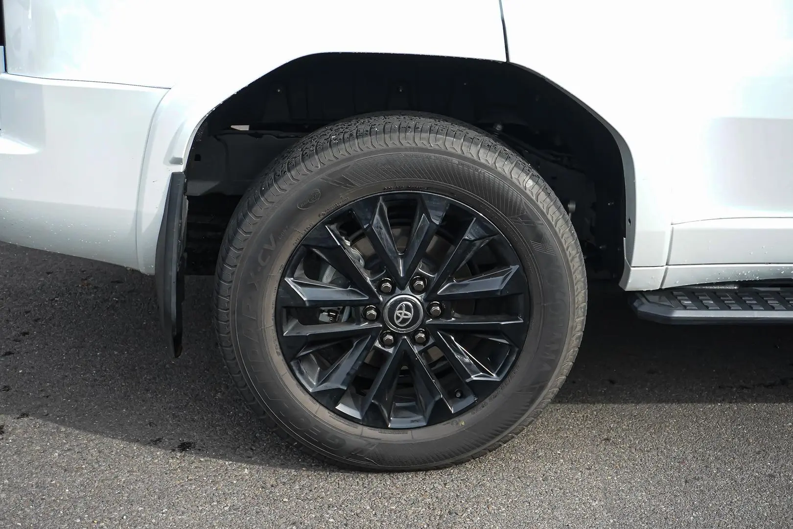 2024 Toyota Landcruiser Prado Gallery Image 16