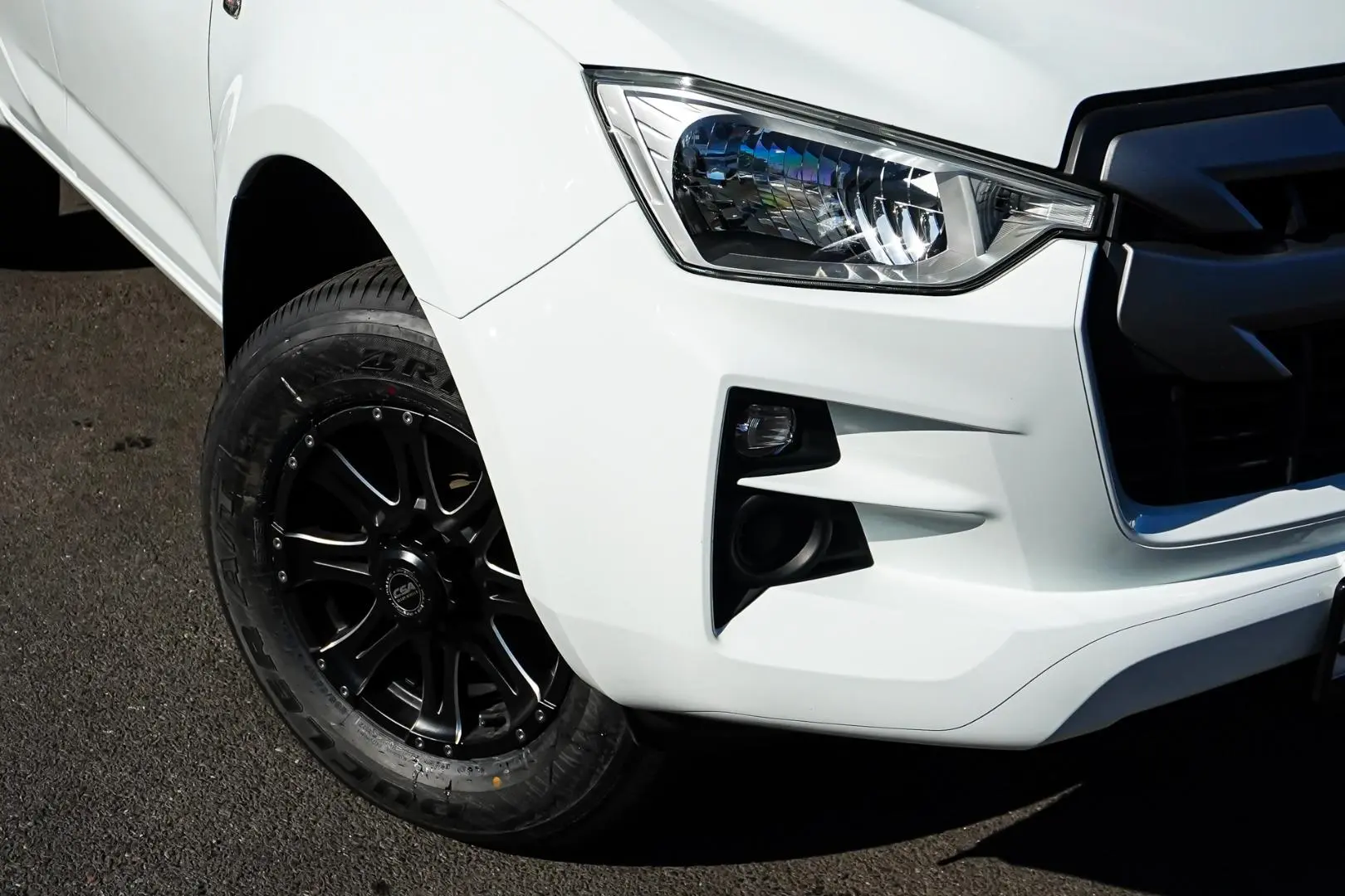 2020 Isuzu D-MAX Gallery Image 11