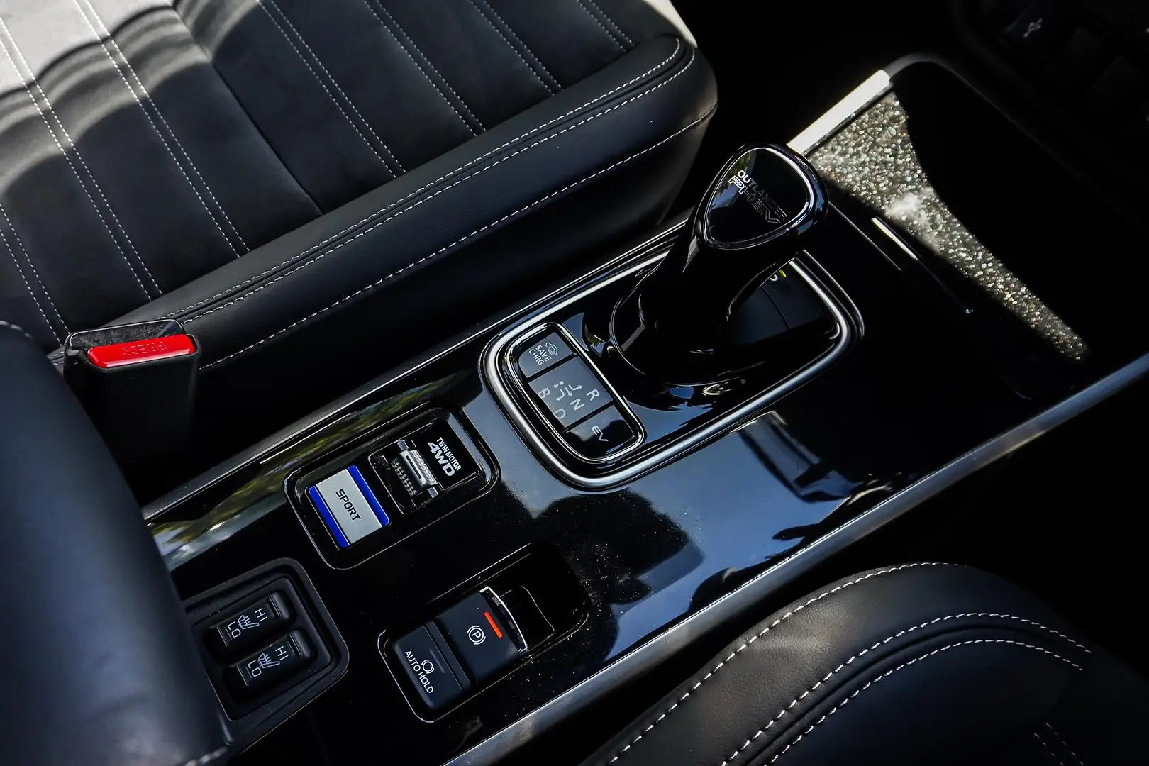 2021 Mitsubishi Outlander Gallery Image 23