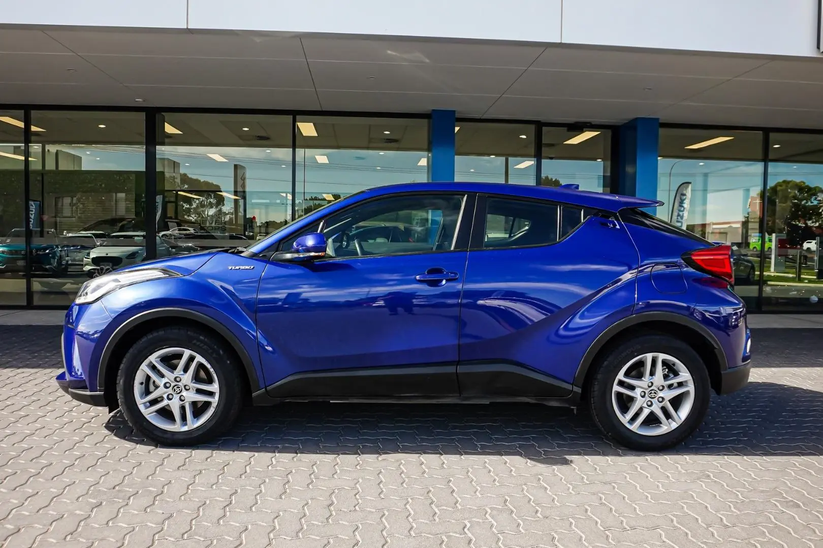 2023 Toyota C-HR Gallery Image 4