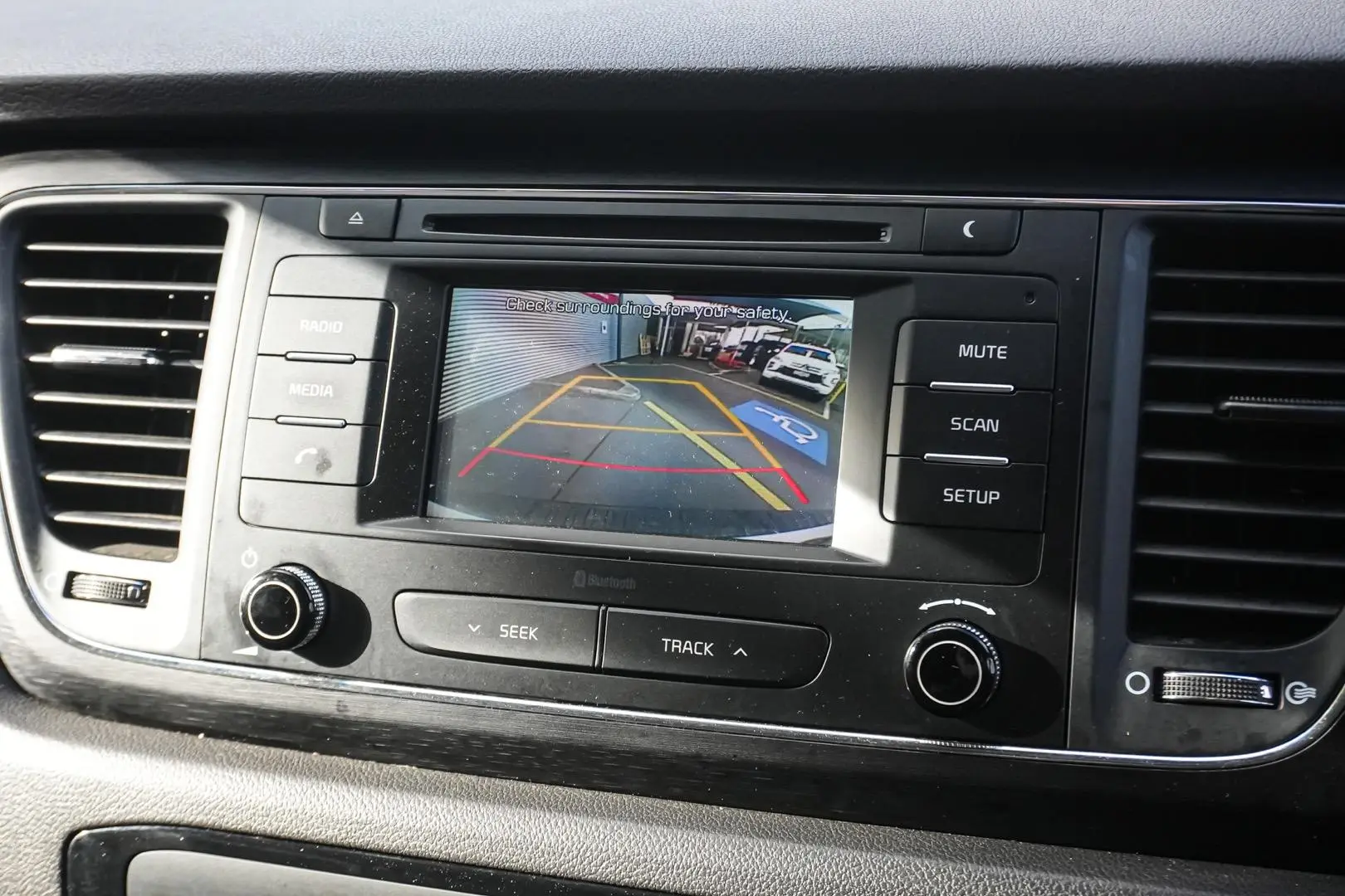 2018 Kia Carnival Gallery Image 22