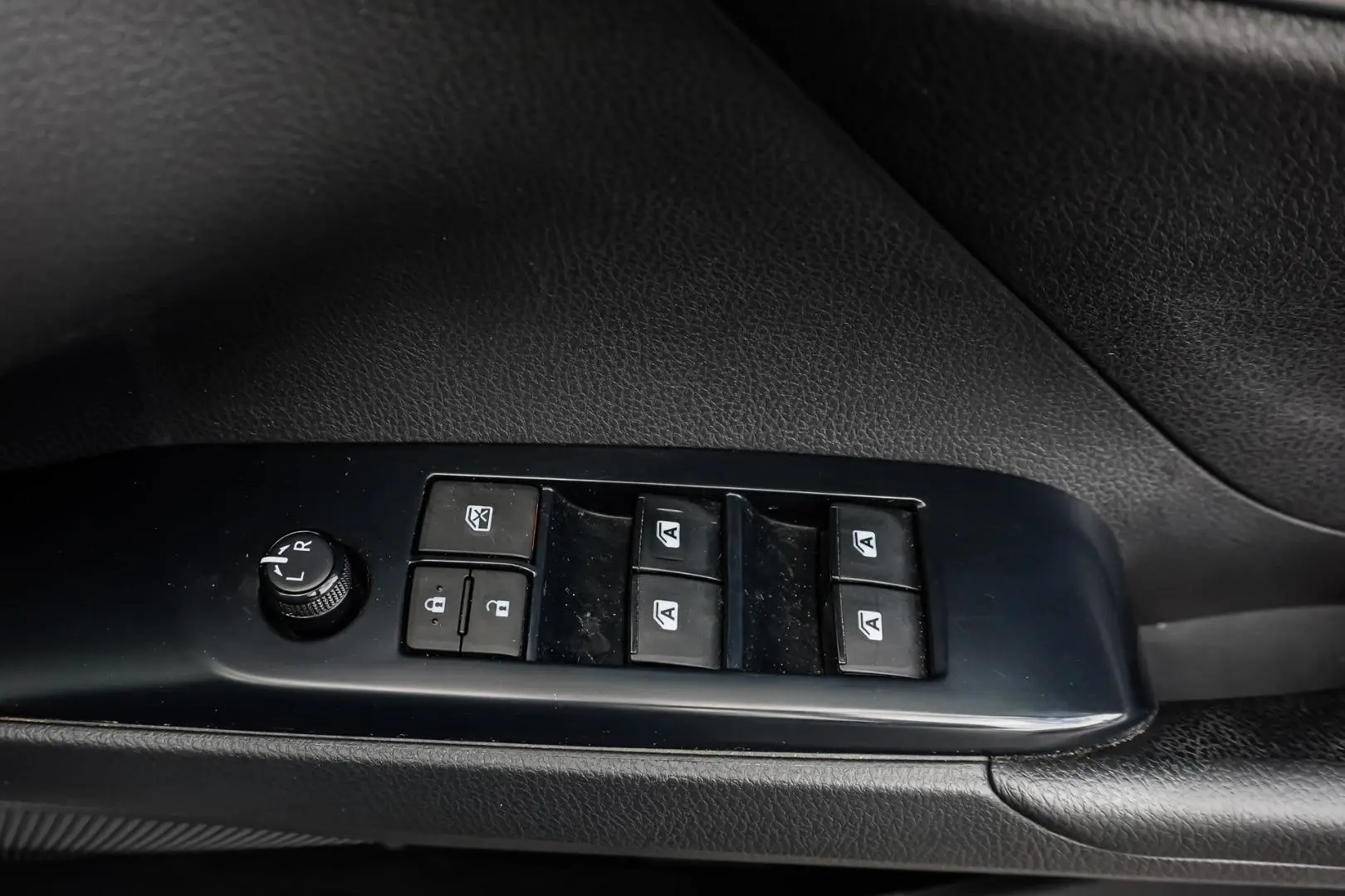 2019 Toyota Camry Gallery Image 23
