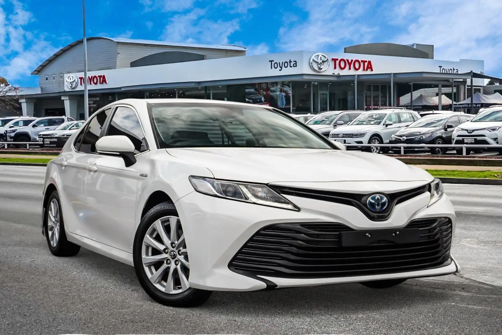 2019 Toyota Camry Gallery Image 1