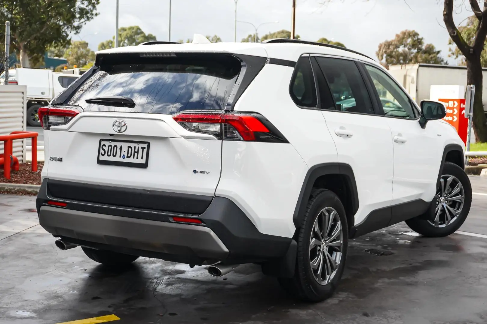 2025 Toyota RAV4 Gallery Image 3