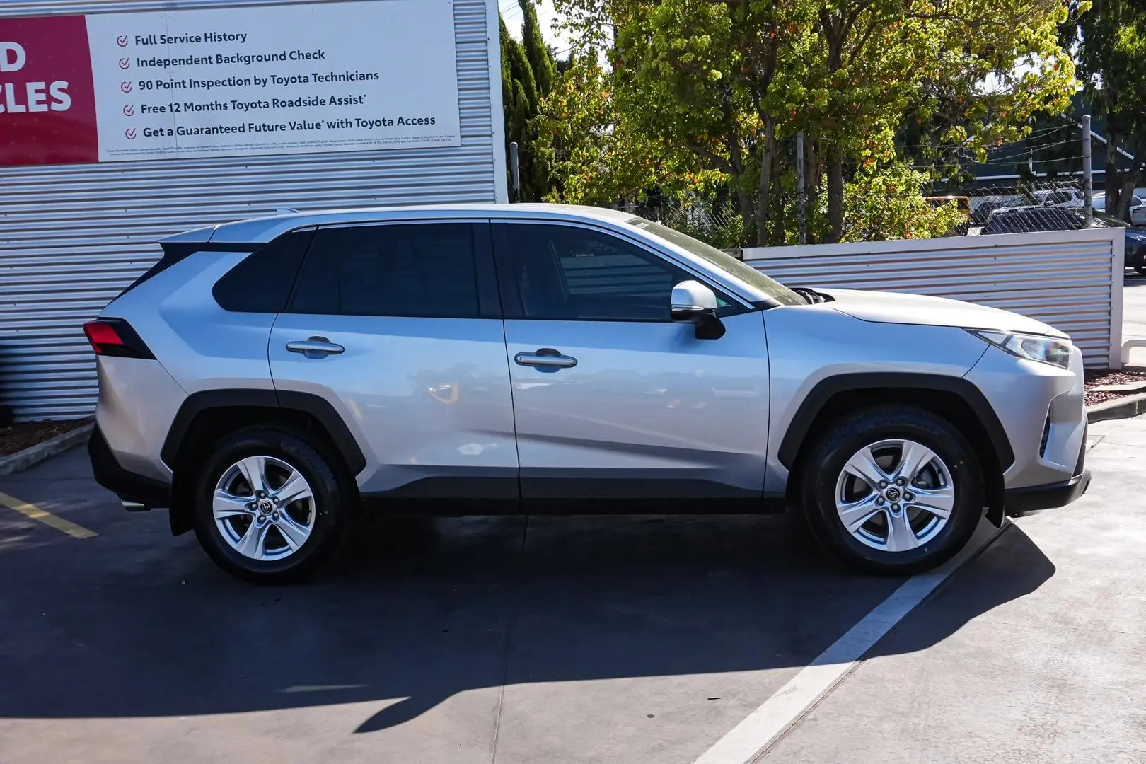 2019 Toyota RAV4 Gallery Image 4