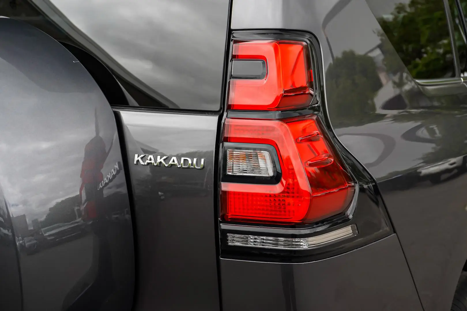 2022 Toyota Landcruiser Prado Gallery Image 12