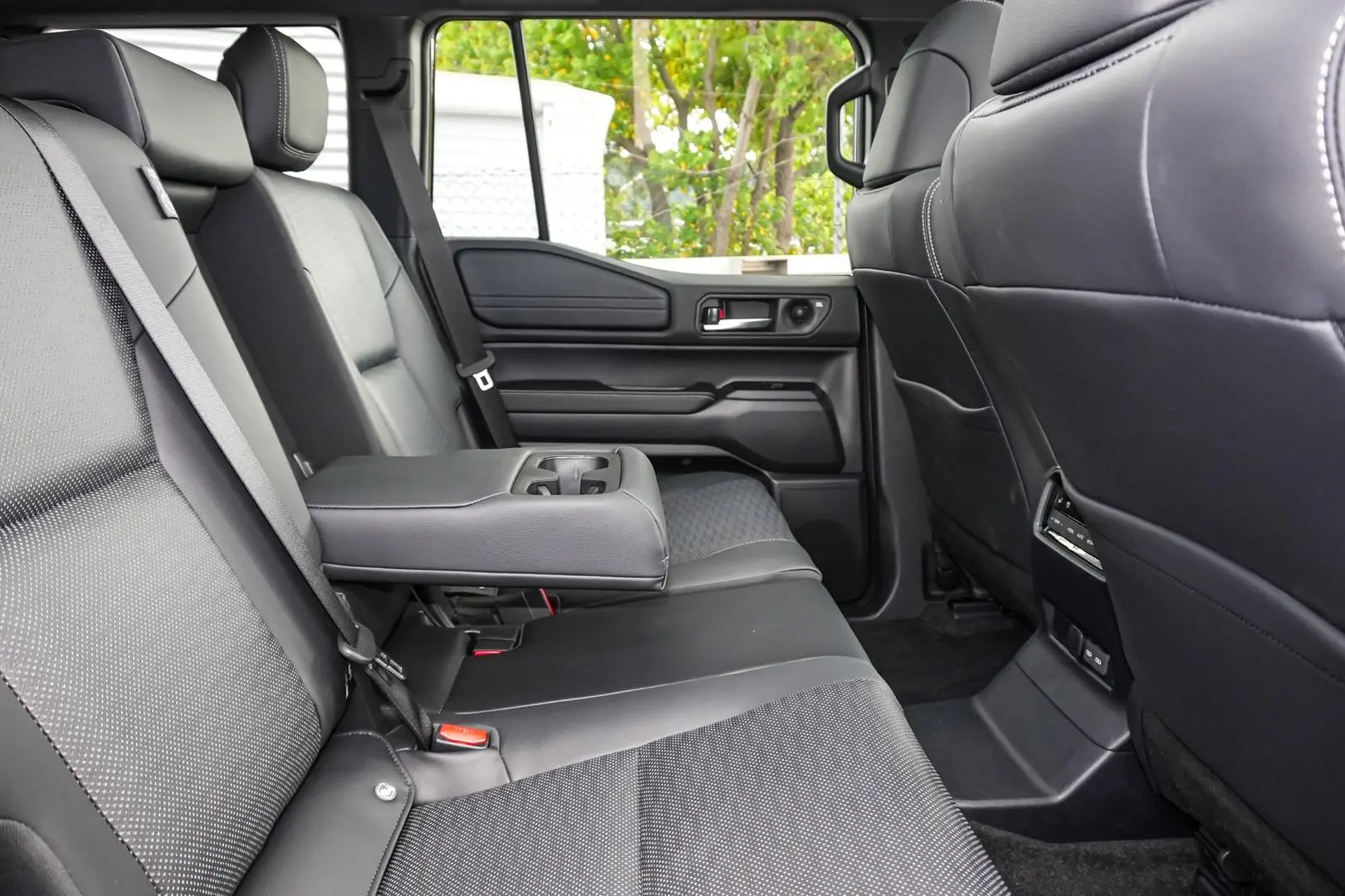 2025 Toyota Landcruiser Prado Gallery Image 9