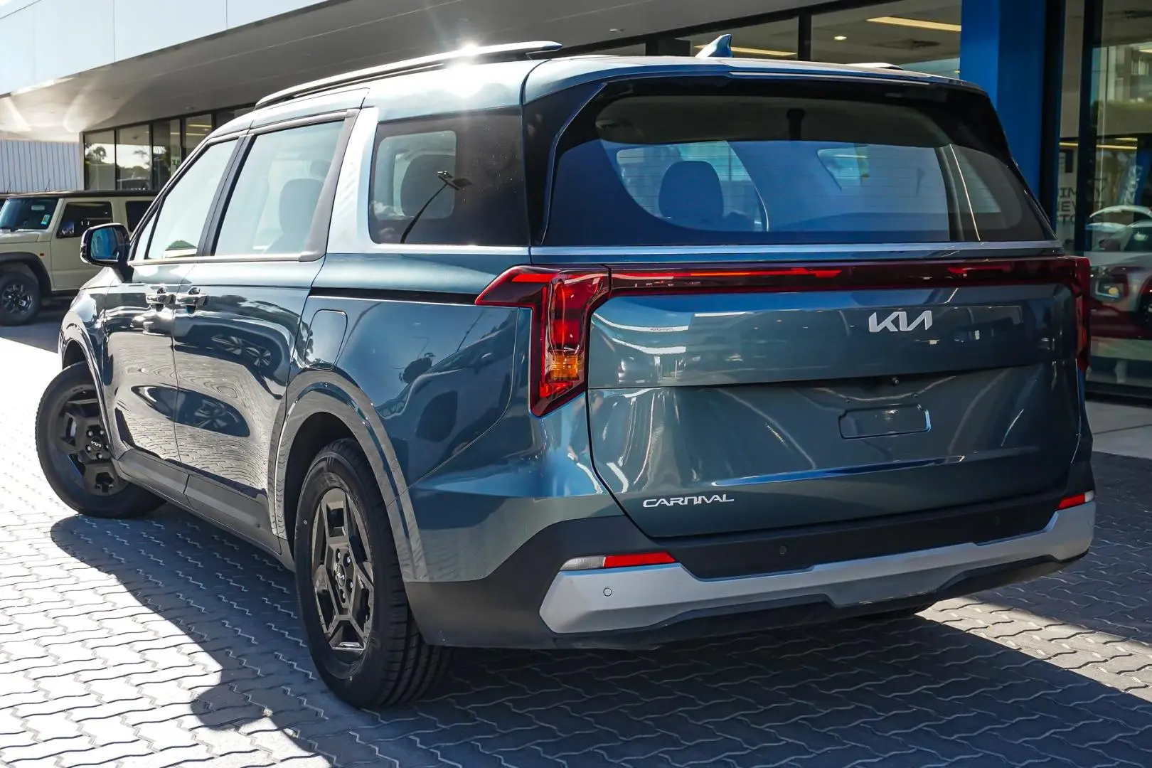 2024 Kia Carnival Gallery Image 3