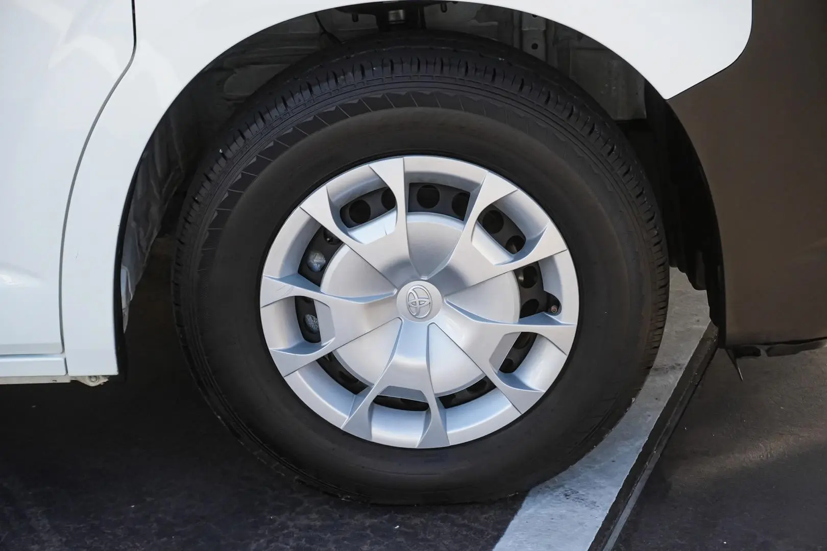 2022 Toyota Hiace Gallery Image 15