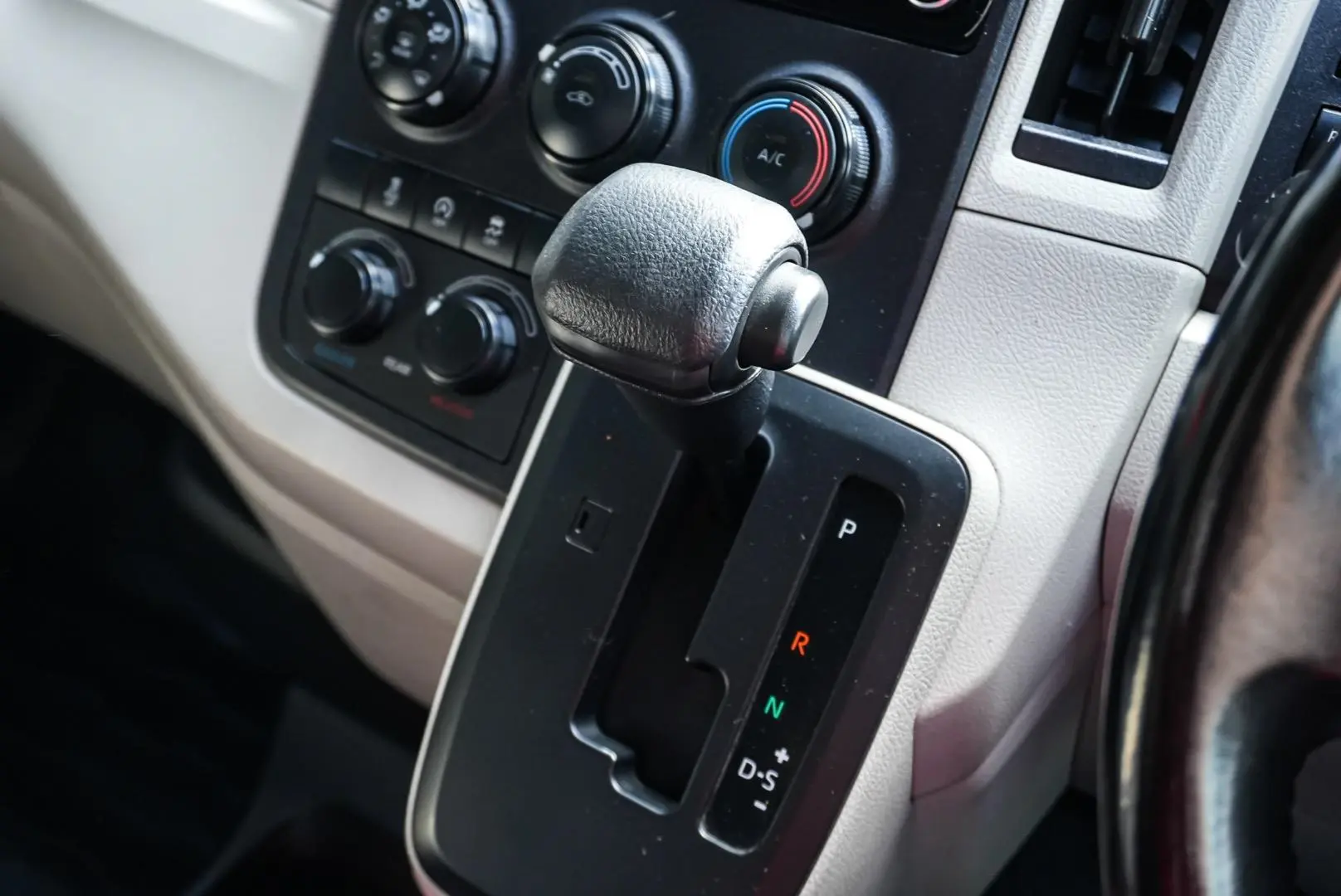 2019 Toyota Hiace Gallery Image 18