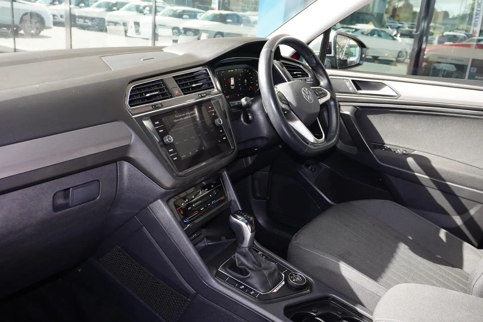 2022 Volkswagen Tiguan Gallery Image 11