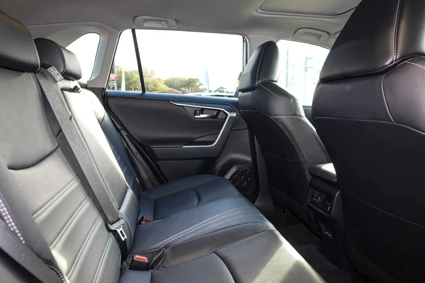 2023 Toyota RAV4 Gallery Image 8
