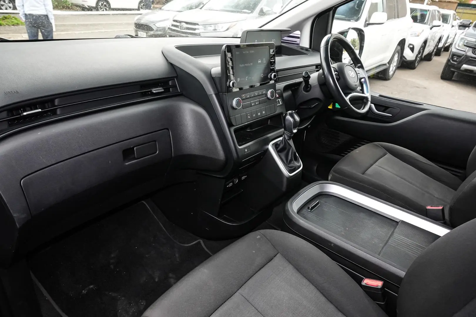 2021 Hyundai STARIA LOAD Gallery Image 10
