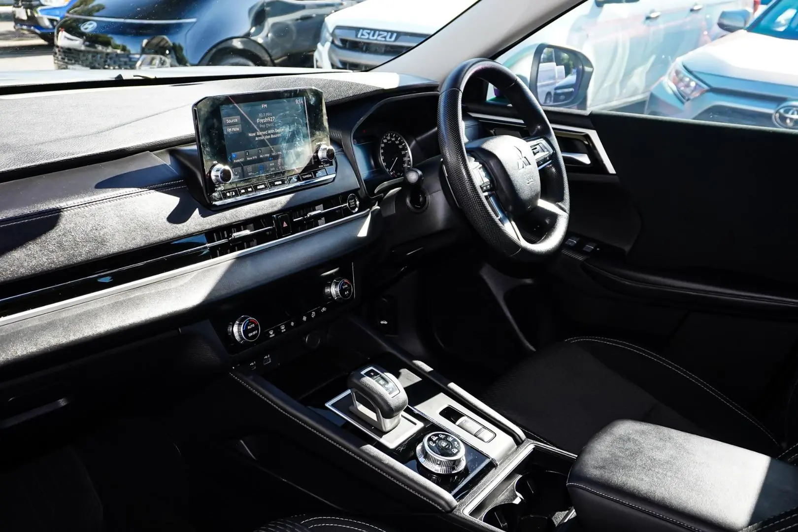 2023 Mitsubishi Outlander Gallery Image 10