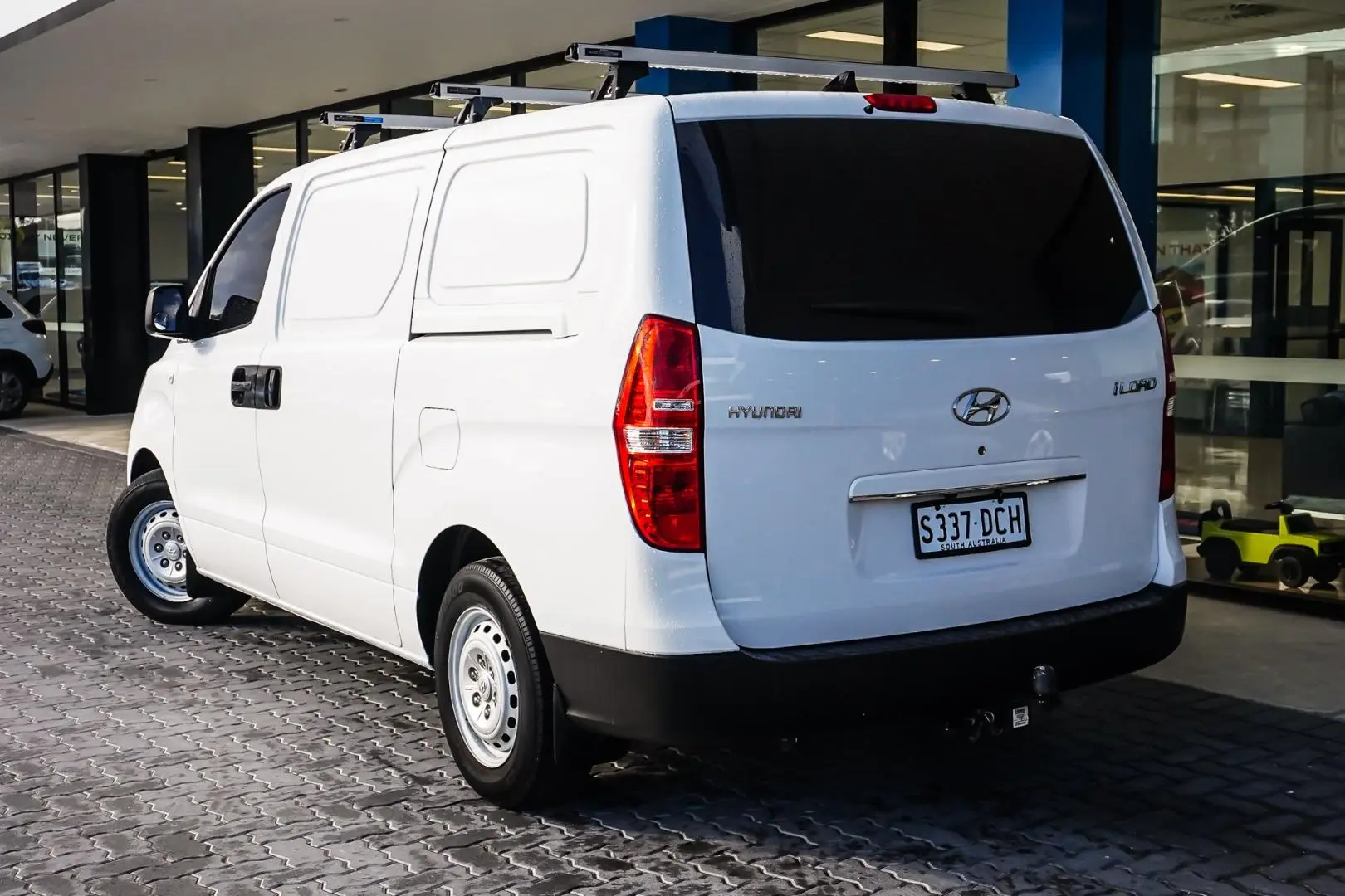 2019 Hyundai iLoad Gallery Image 3