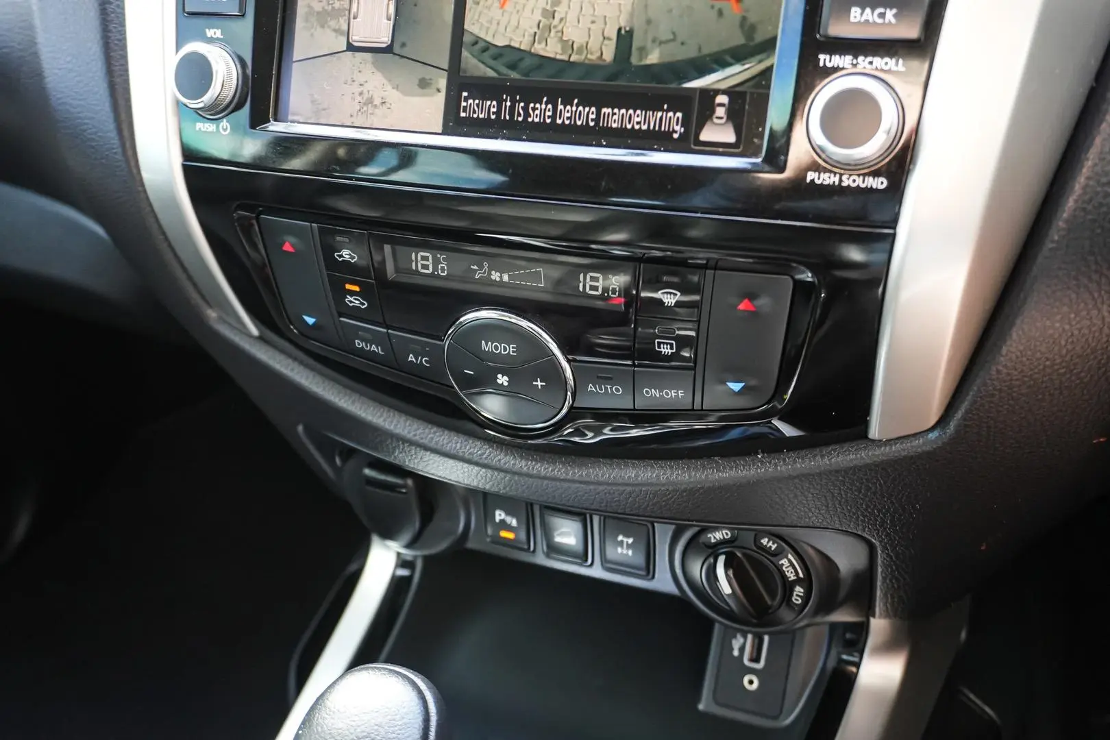2019 Nissan Navara Gallery Image 23