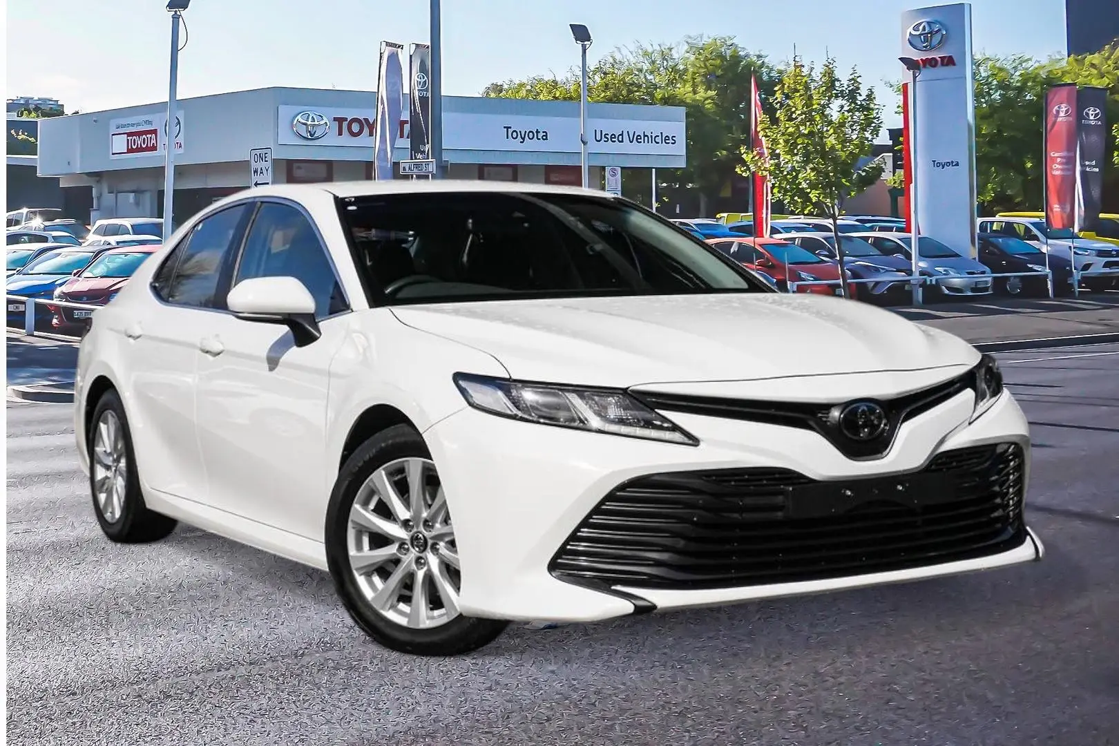 2019 Toyota Camry Gallery Image 1