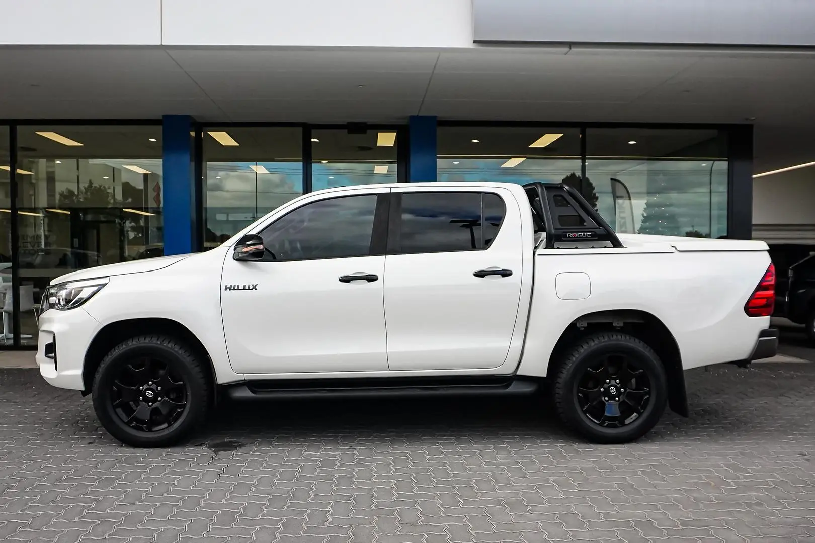 2020 Toyota Hilux Gallery Image 4