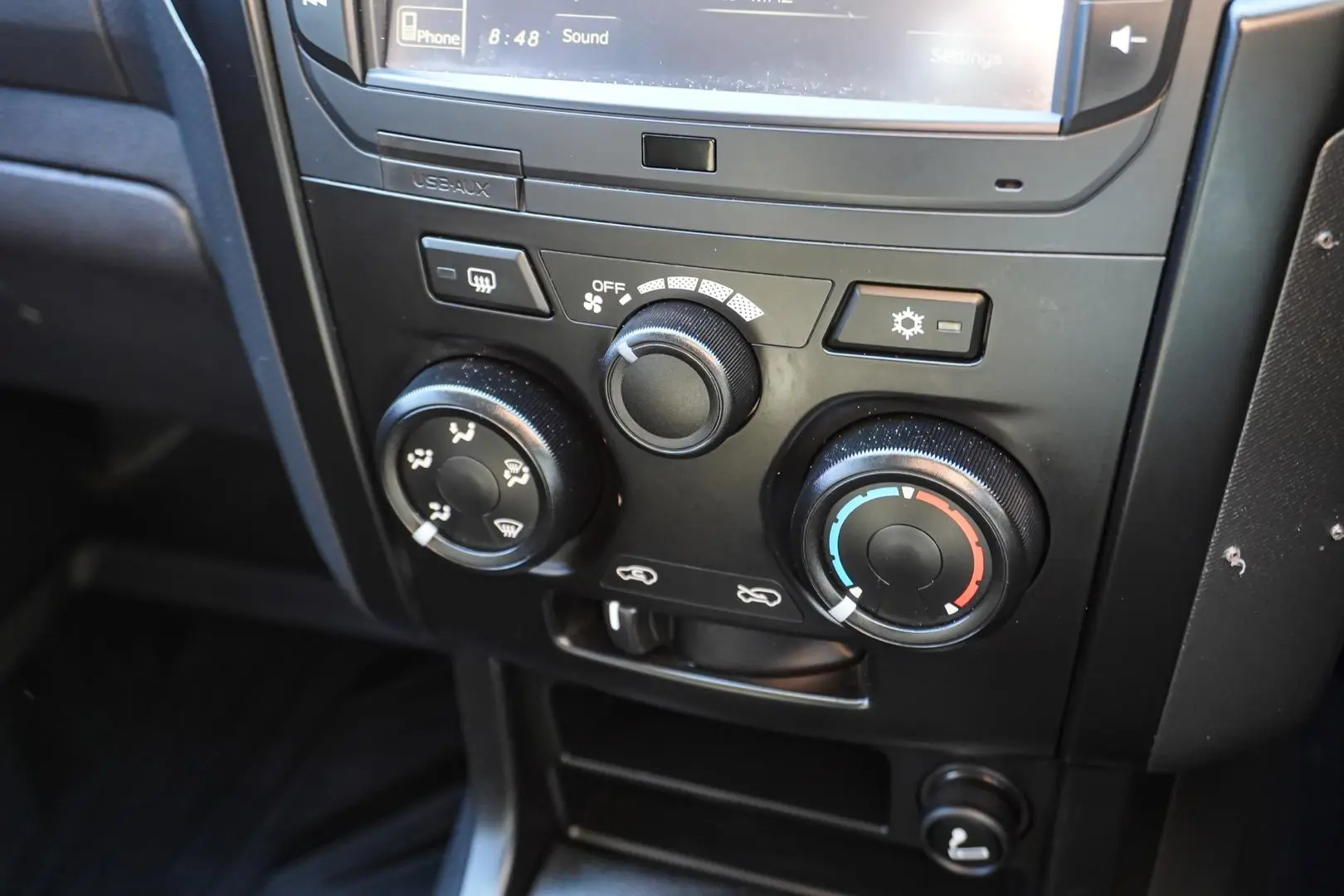2018 Isuzu D-MAX Gallery Image 23