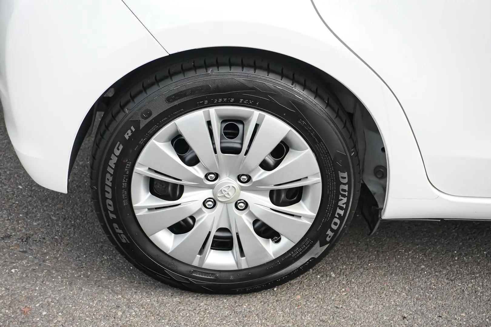 2016 Toyota Yaris Gallery Image 15
