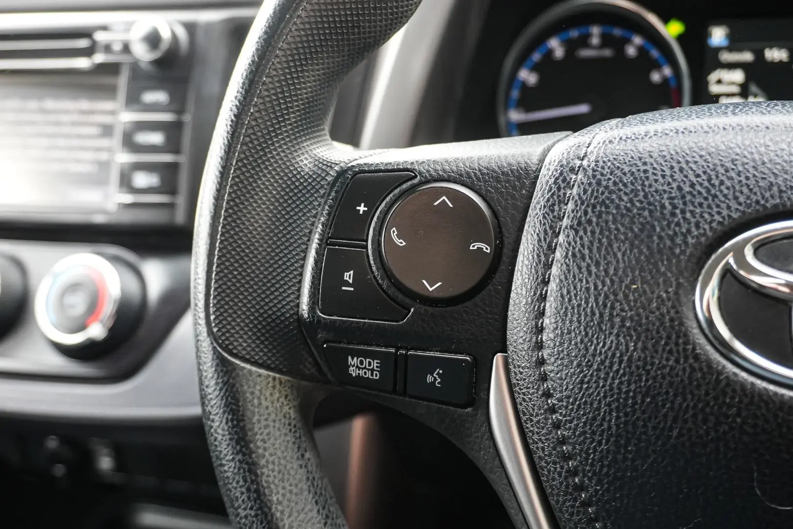 2017 Toyota RAV4 Gallery Image 19