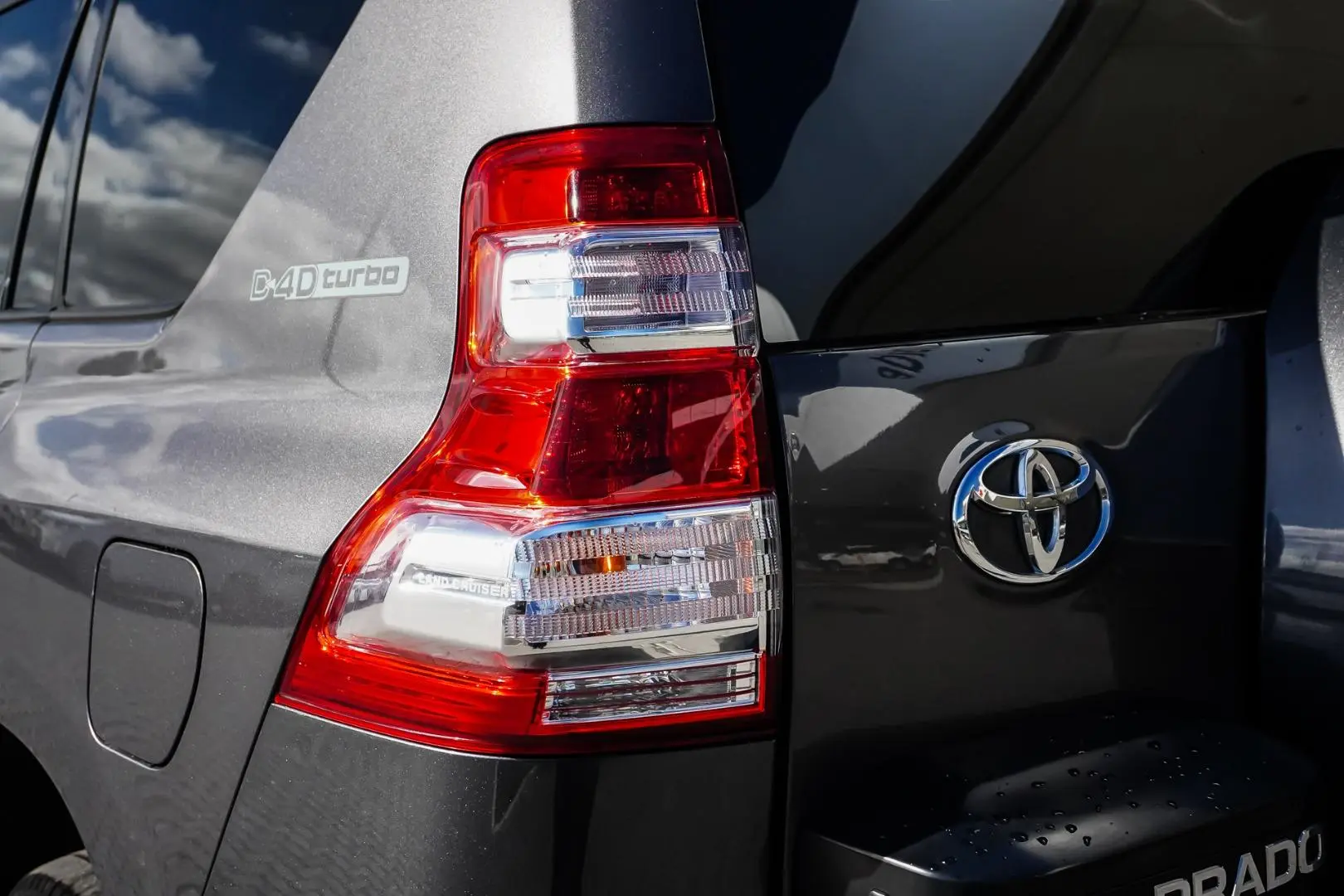 2017 Toyota Landcruiser Prado Gallery Image 15