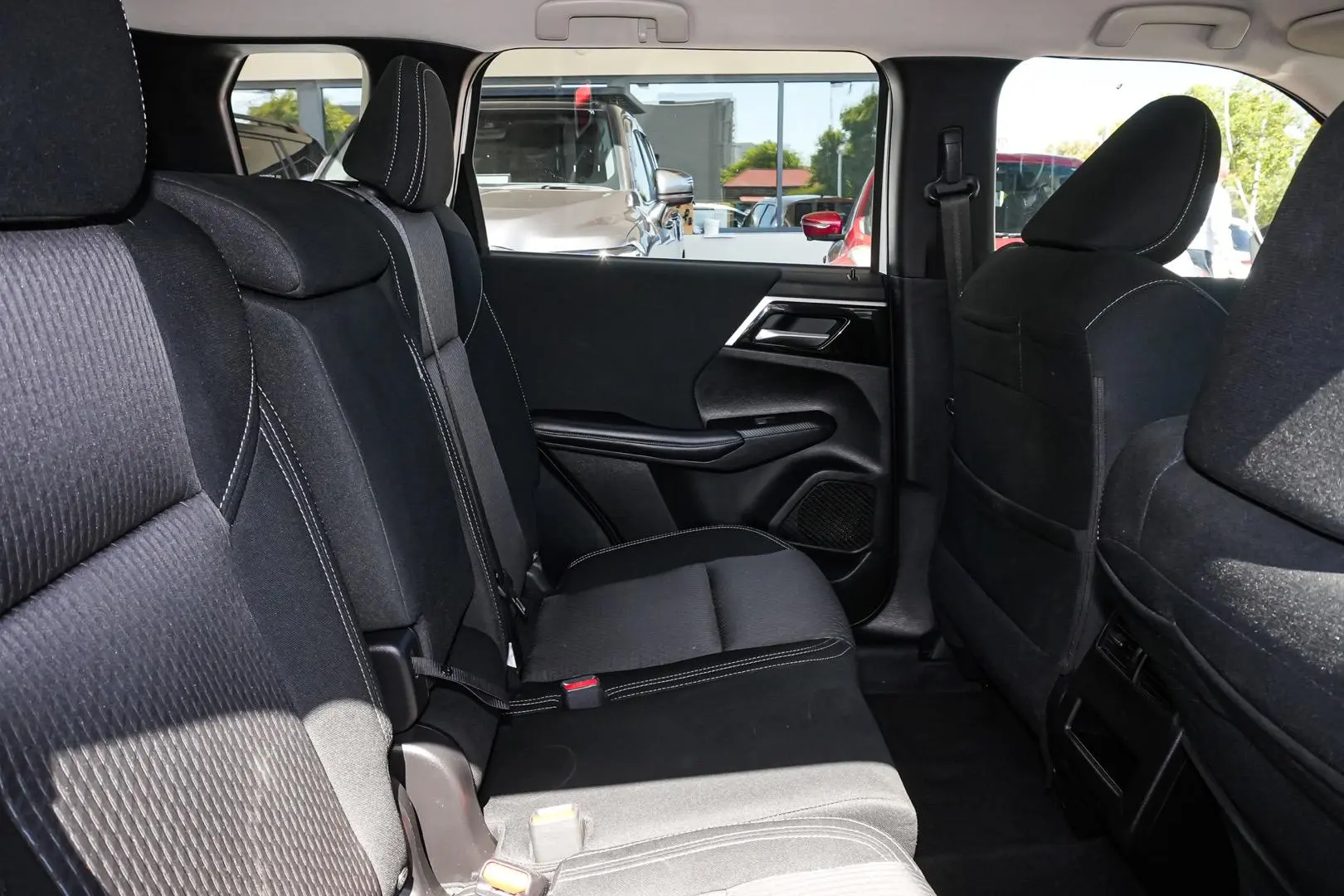 2023 Mitsubishi Outlander Gallery Image 9