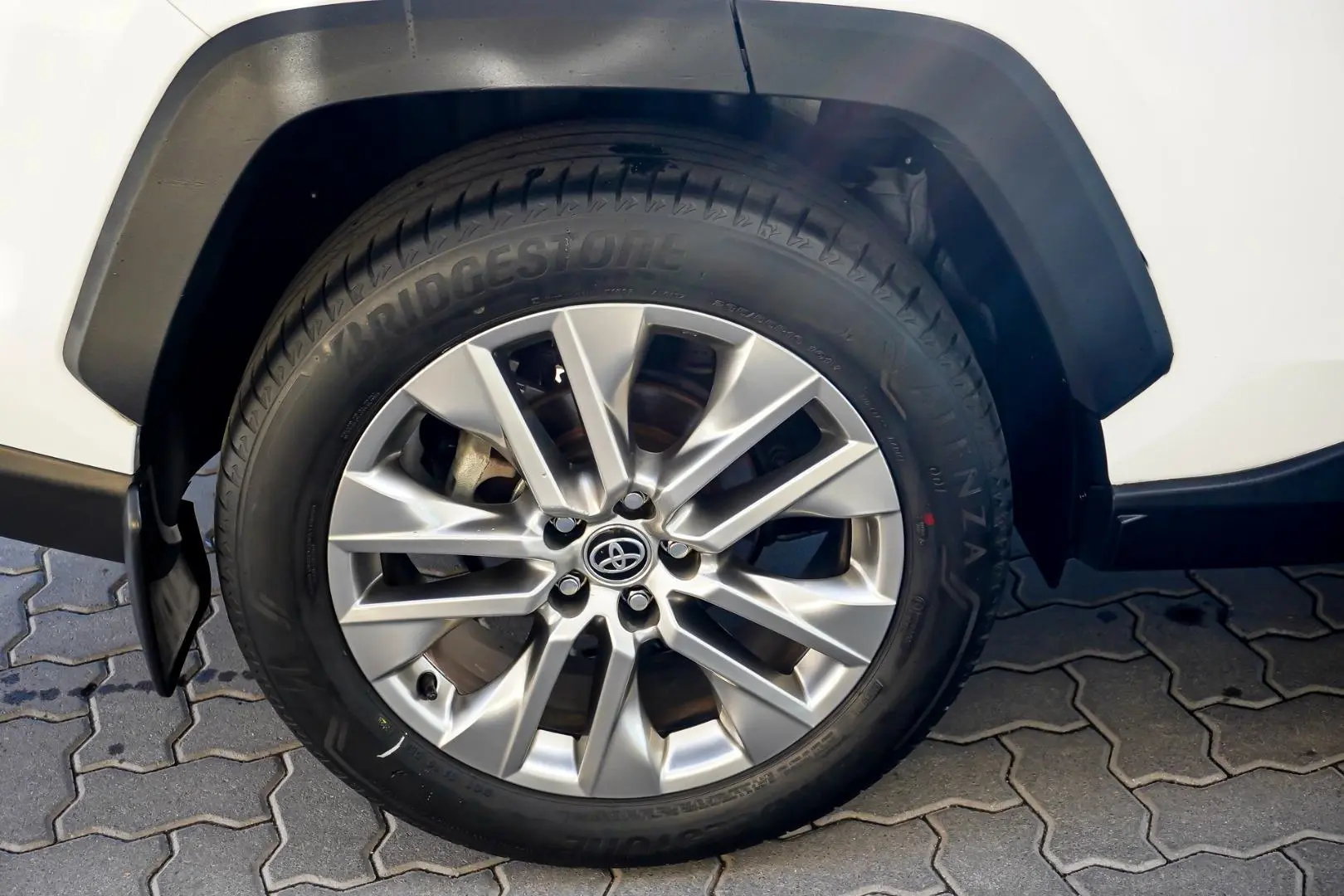 2021 Toyota RAV4 Gallery Image 16